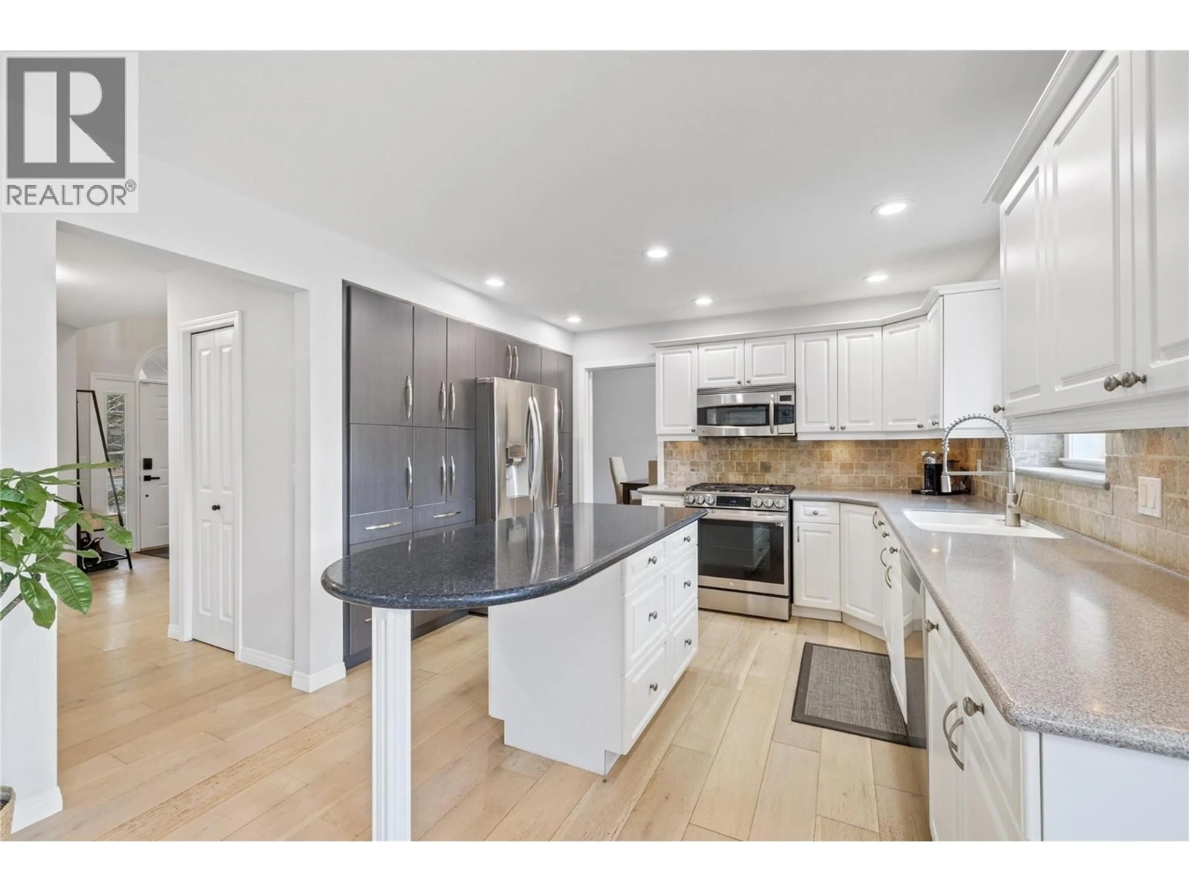 Open concept kitchen, unknown for 3947 LAKEVALE PLACE, Kelowna British Columbia V1W3Z5