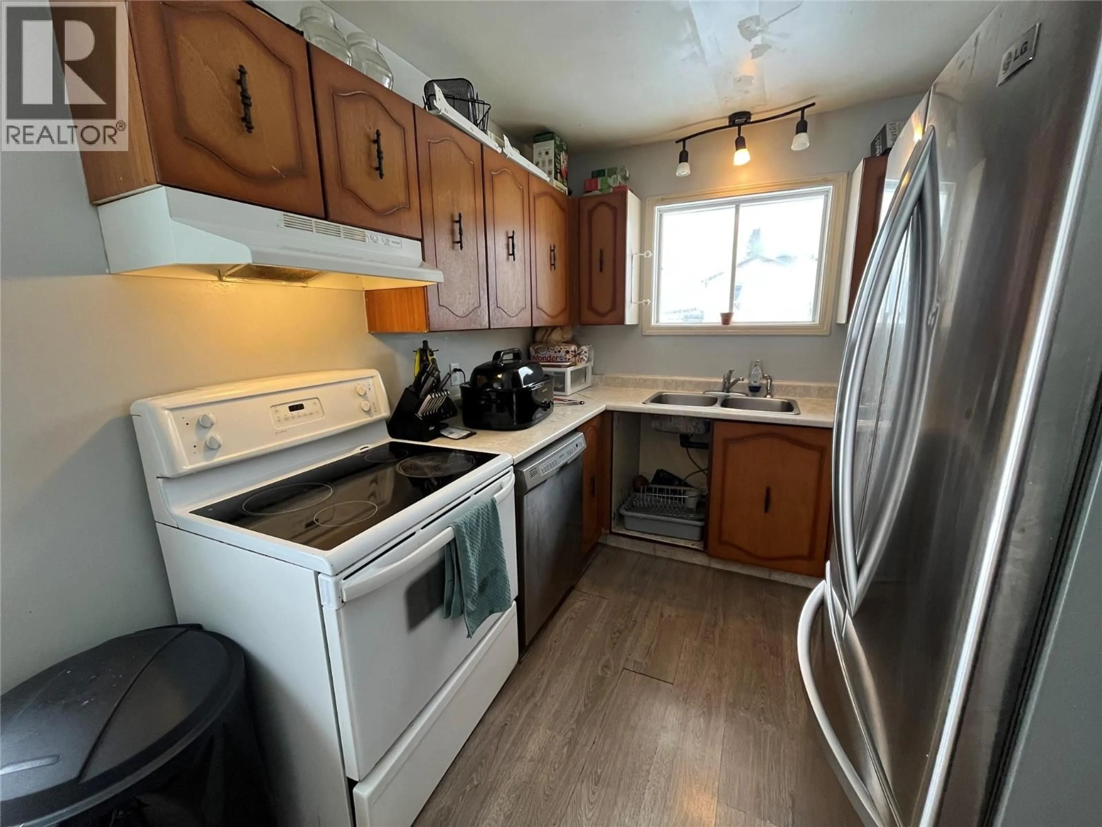 Standard kitchen, unknown for 108 HAMBROOK LANE, Tumbler Ridge British Columbia V0C2W0