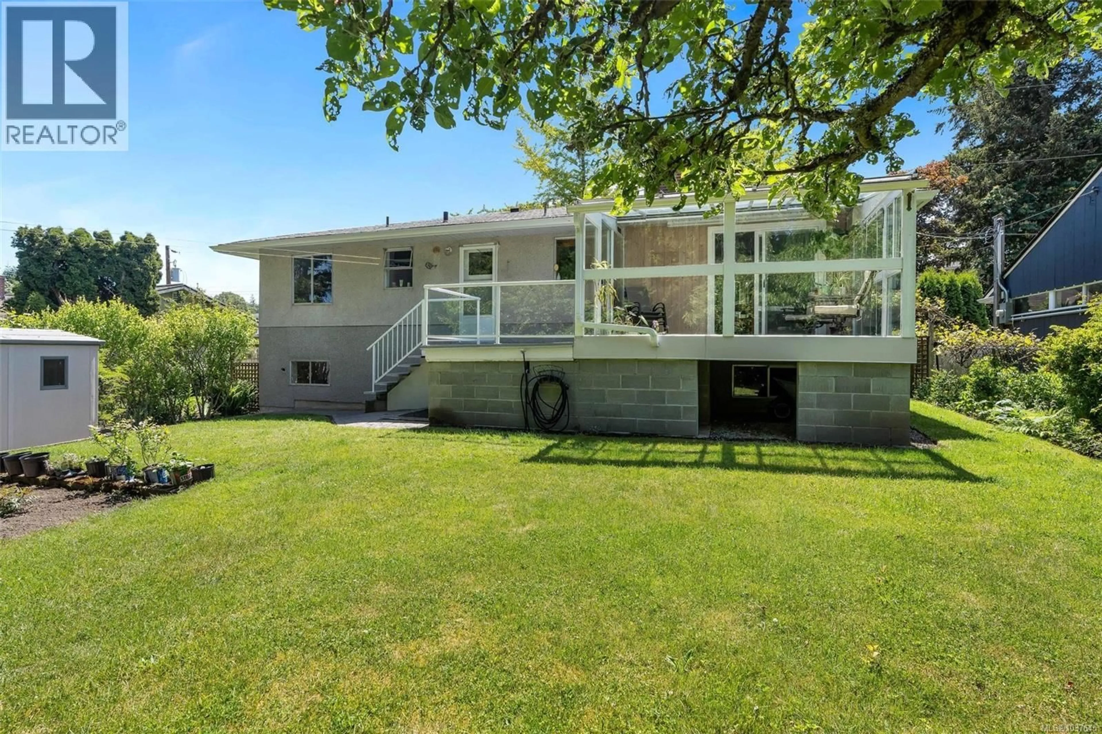 A pic from outside/outdoor area/front of a property/back of a property/a pic from drone, unknown for 1318 MOORGREEN PLACE, Saanich British Columbia V8P2R9
