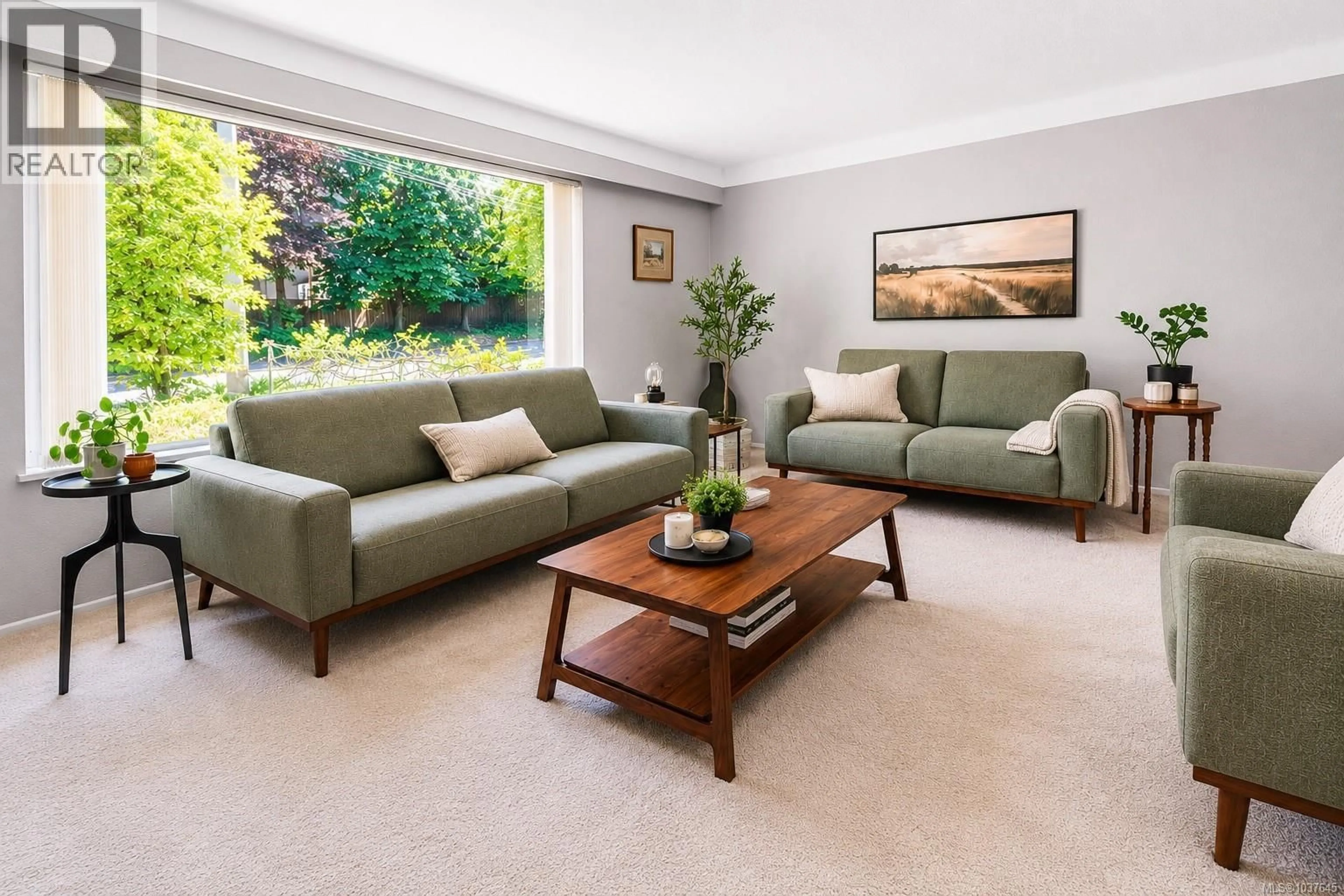 Living room with furniture, unknown for 1318 MOORGREEN PLACE, Saanich British Columbia V8P2R9