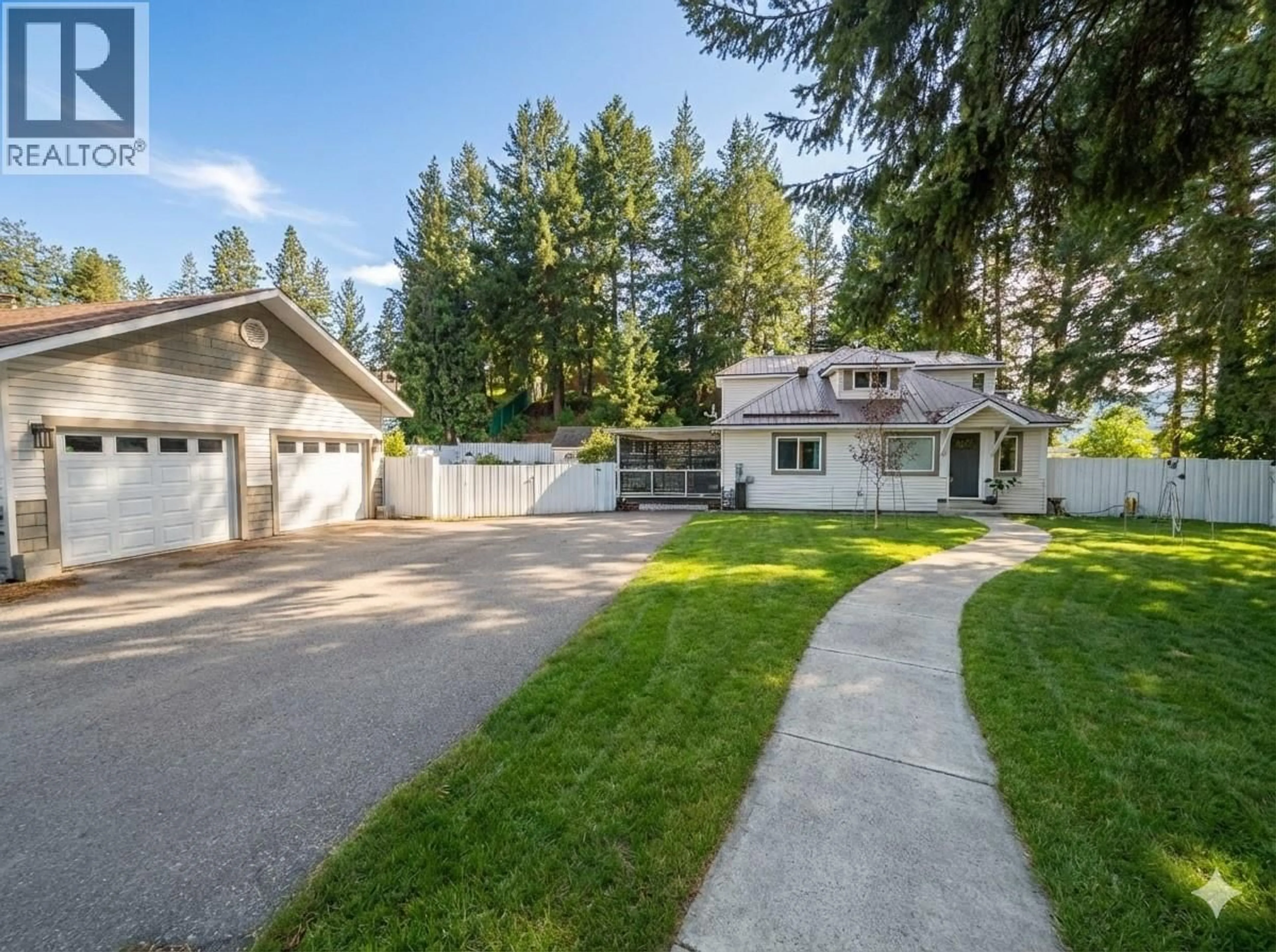 A pic from outside/outdoor area/front of a property/back of a property/a pic from drone, unknown for 240 WARREN STREET, Princeton British Columbia V0X1W0