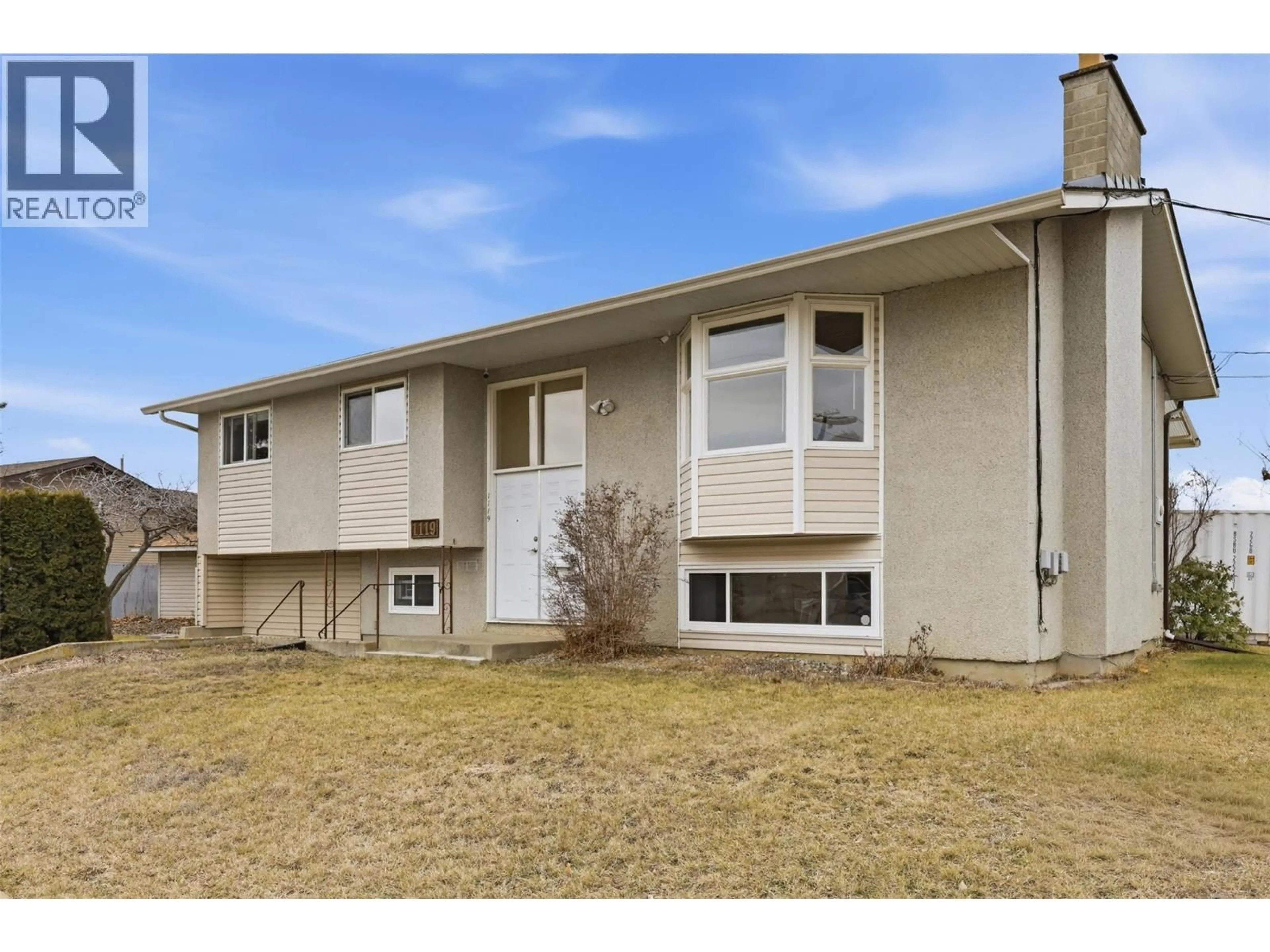 Home with vinyl exterior material, street for 1119 KEMANO STREET, Kamloops British Columbia V2B2T8