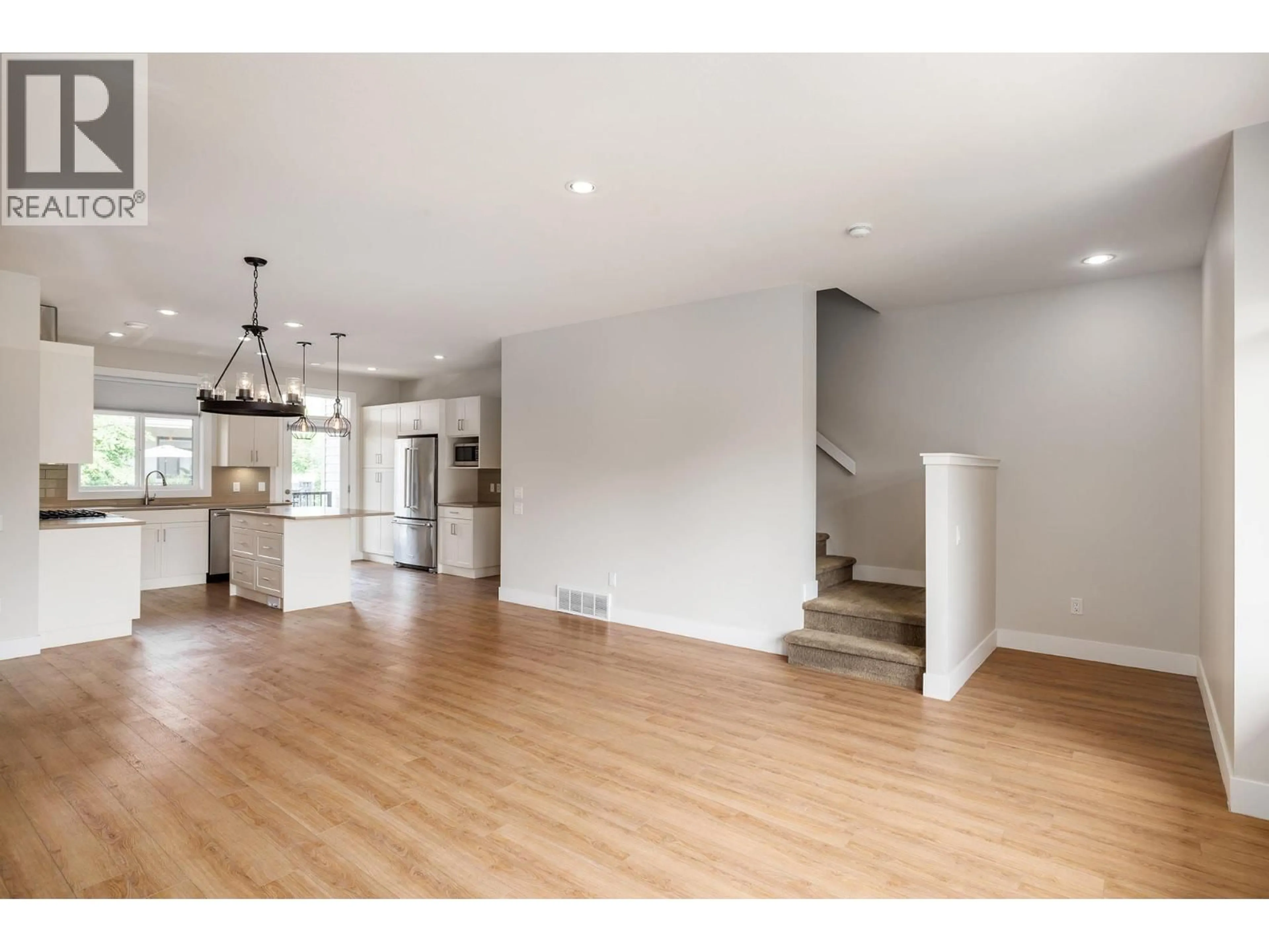 Open concept kitchen, wood/laminate floor for 3 - 1102 CAMERON AVENUE, Kelowna British Columbia V1Y0B2