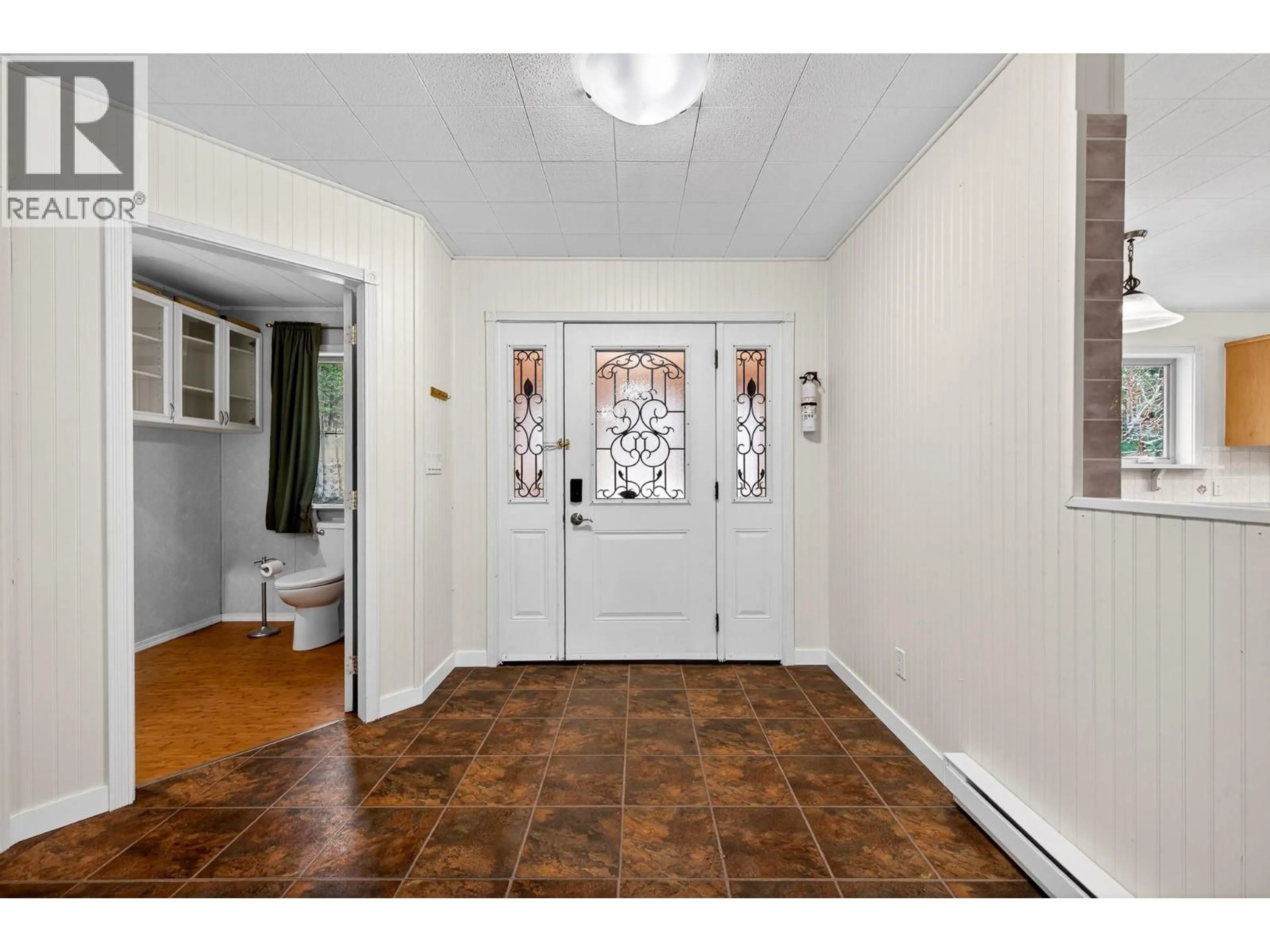 Indoor entryway for 4587 MARTIN CREEK ROAD, Pritchard British Columbia V0E2P0