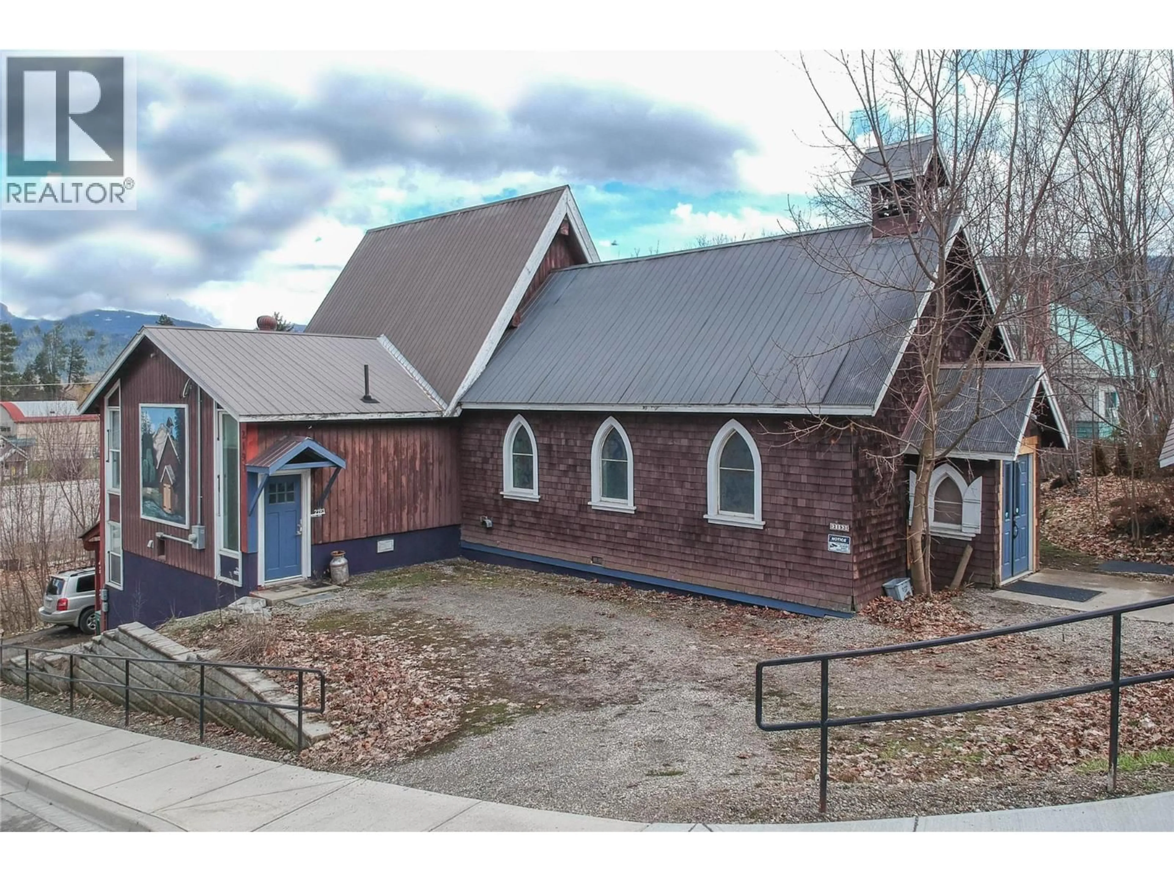 A pic from outside/outdoor area/front of a property/back of a property/a pic from drone, building for 2193 PARK AVENUE, Lumby British Columbia V0E2G0