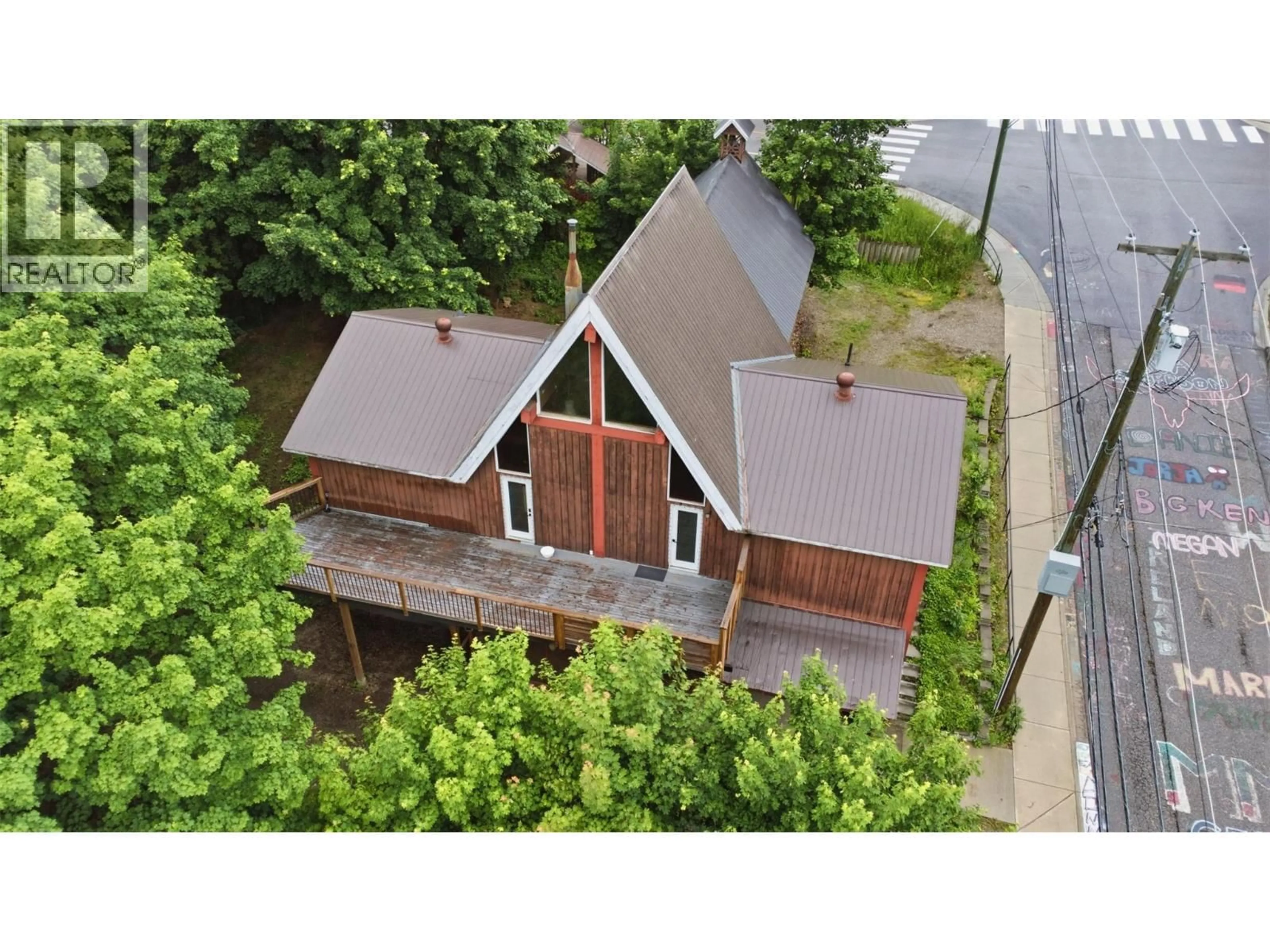 A pic from outside/outdoor area/front of a property/back of a property/a pic from drone, building for 2193 PARK AVENUE, Lumby British Columbia V0E2G0