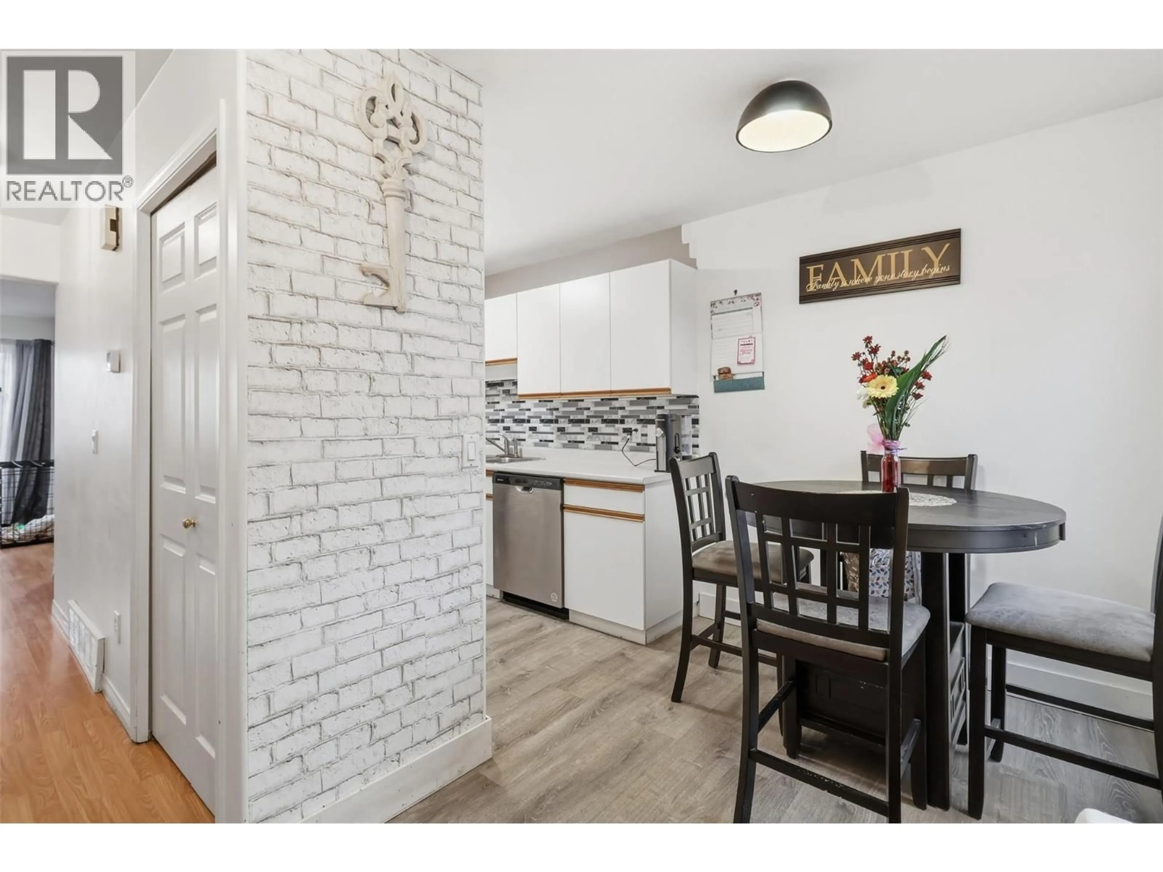 Unknown for 13 - 383 COLUMBIA  W STREET, Kamloops British Columbia V2C1K5