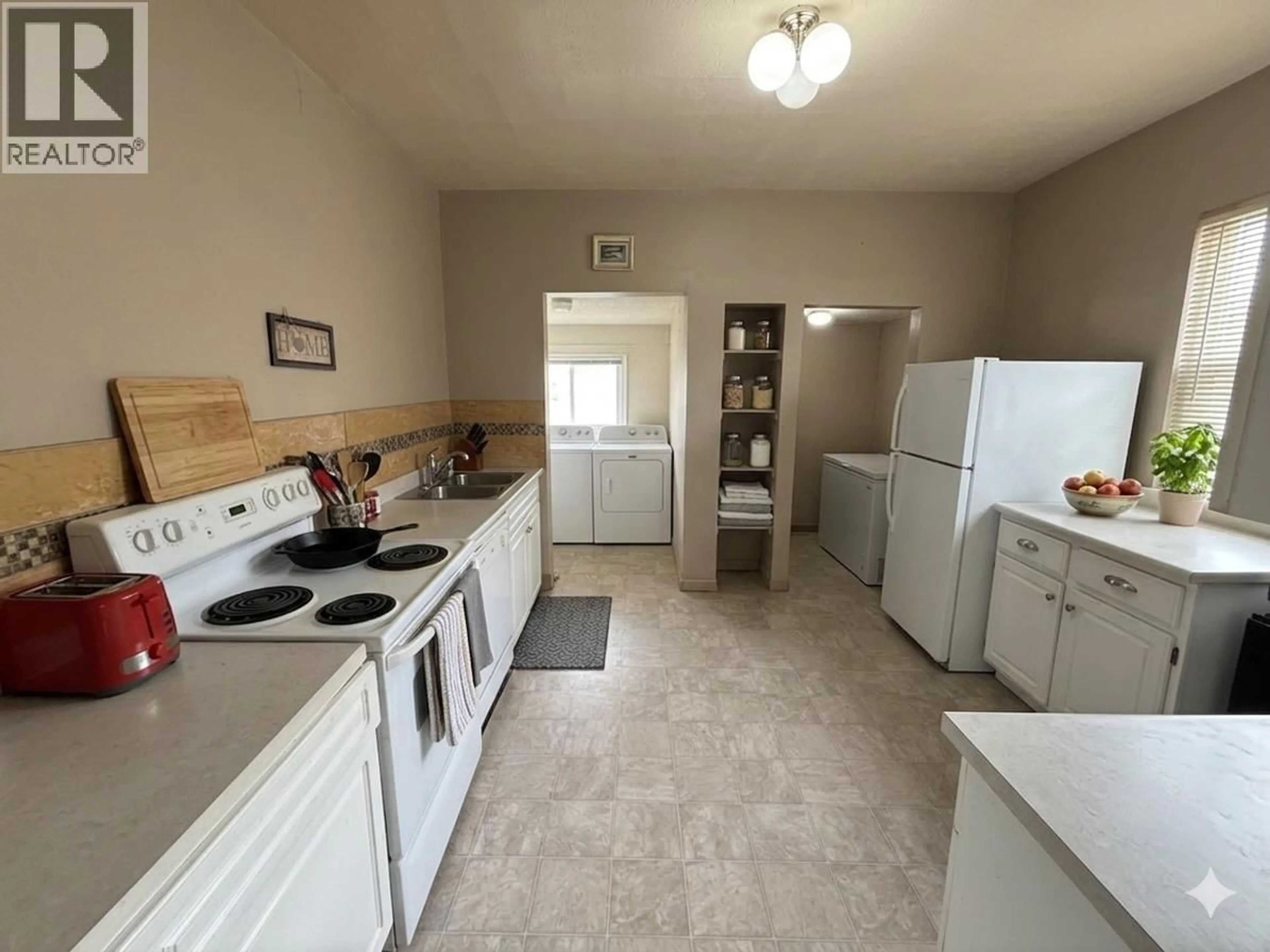 Standard kitchen, unknown for 114 9TH AVENUE, Cranbrook British Columbia V1C2M2