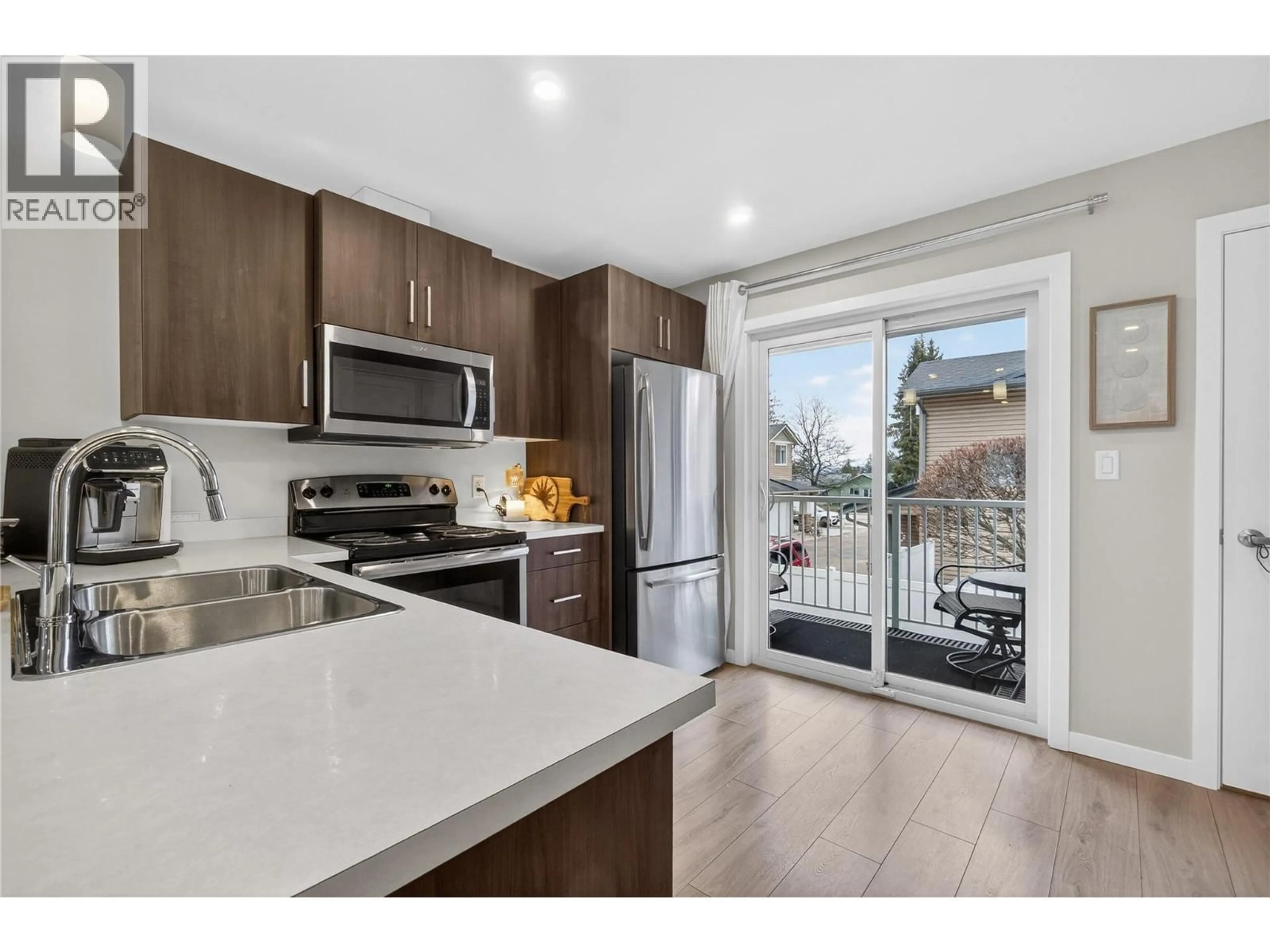Open concept kitchen, wood/laminate floor for 9 - 2081 11 AVENUE NORTHEAST, Salmon Arm British Columbia V1E0G1
