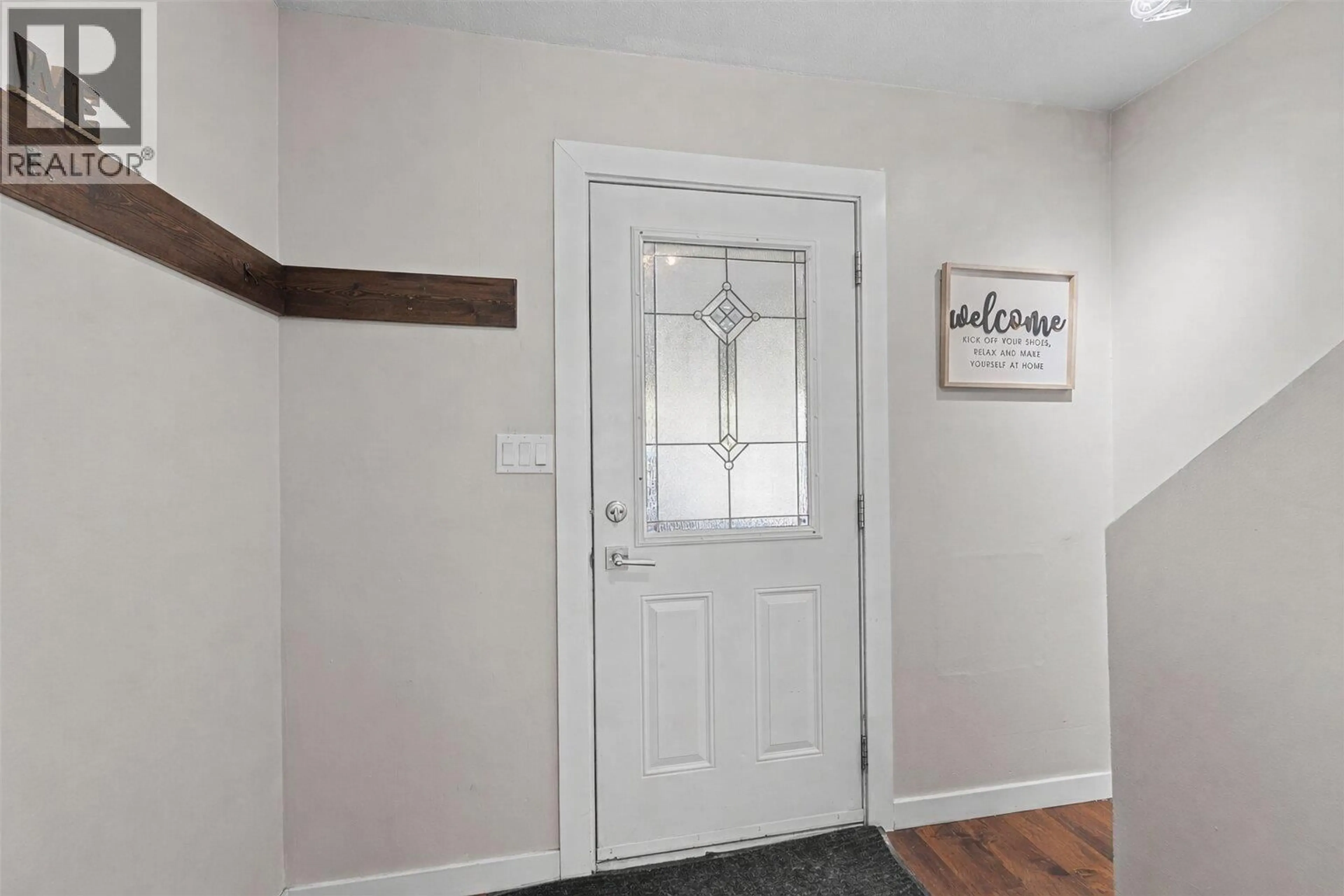 Indoor entryway for 4 - 700 COLLINGWOOD DRIVE, Kamloops British Columbia V2B6B9