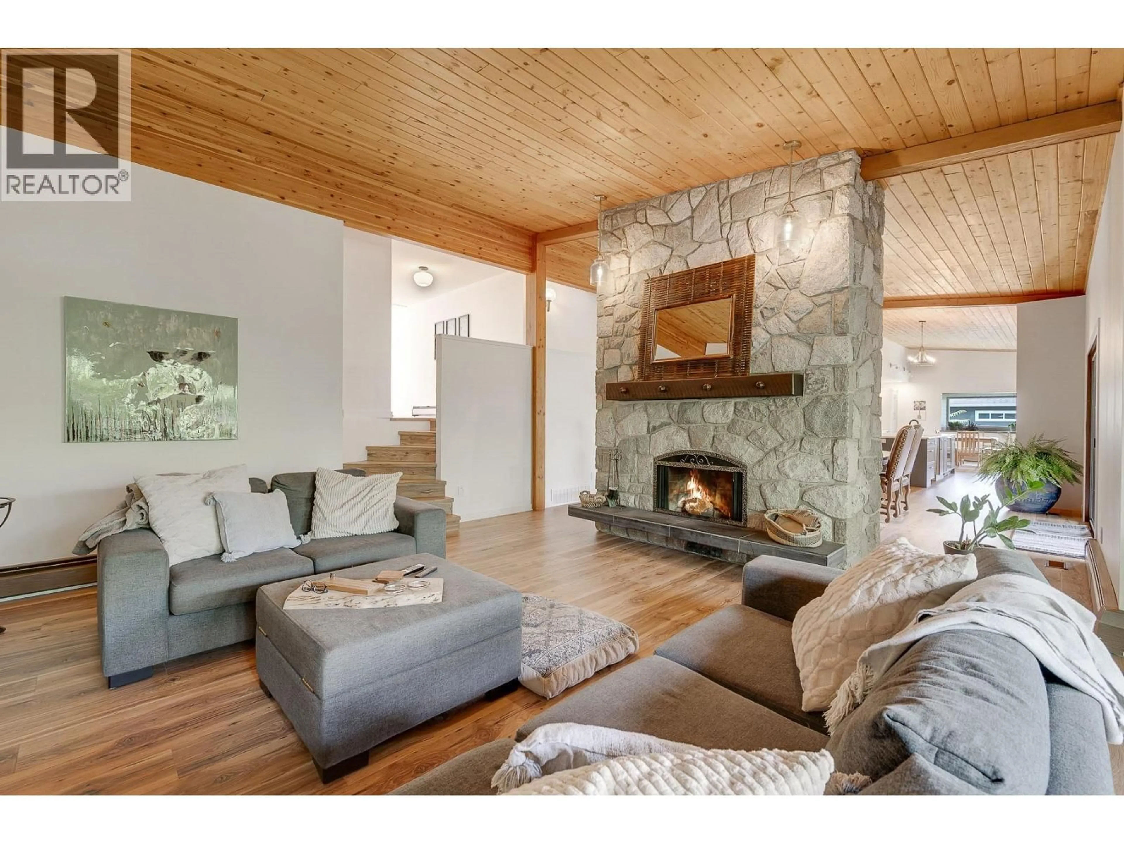 Living room with furniture, unknown for 1590 WILLOW CRESCENT, Kelowna British Columbia V1Y4K3