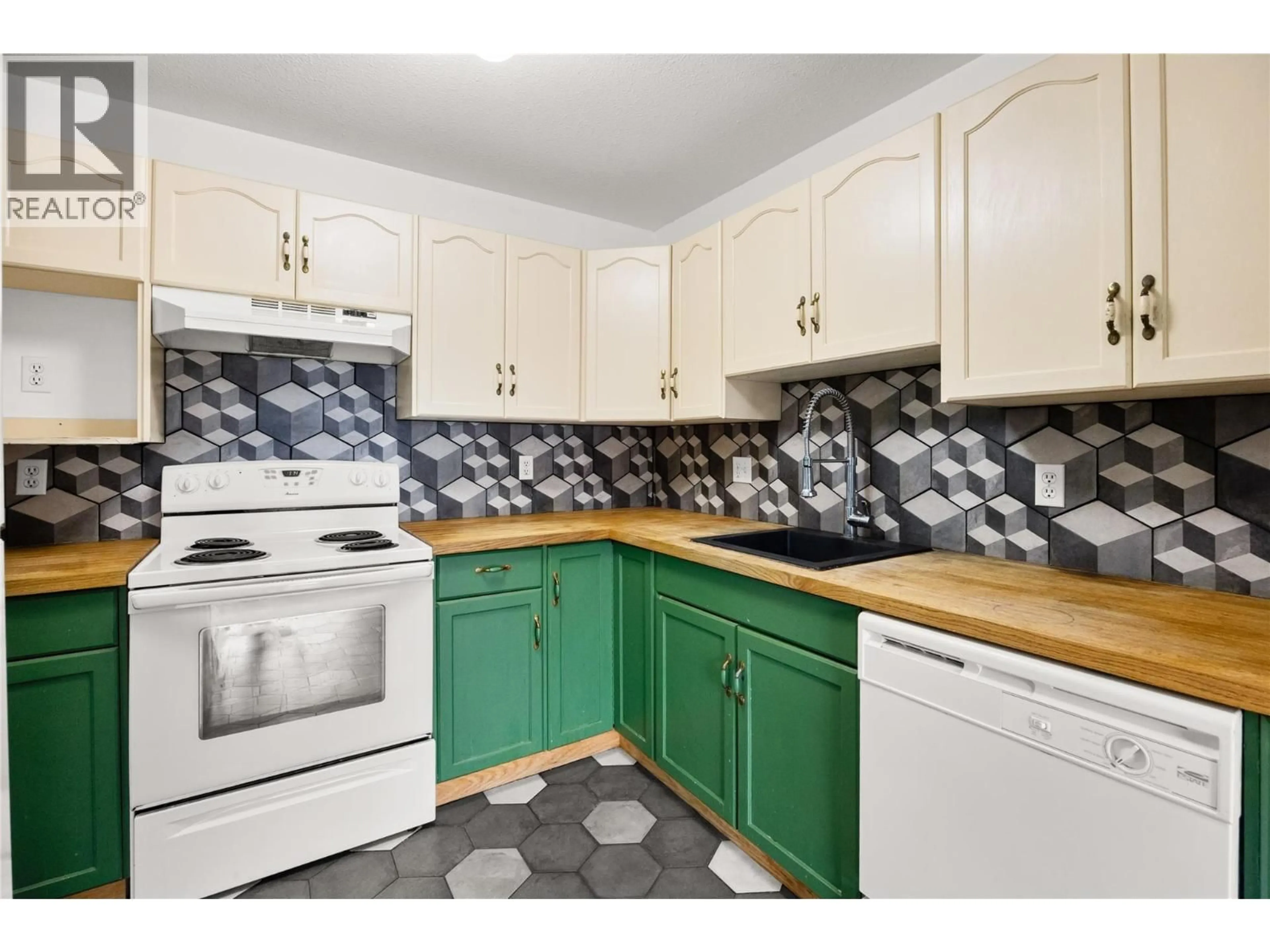 Standard kitchen, unknown for 104 - 390 RIGSBY STREET, Penticton British Columbia V2A5S7