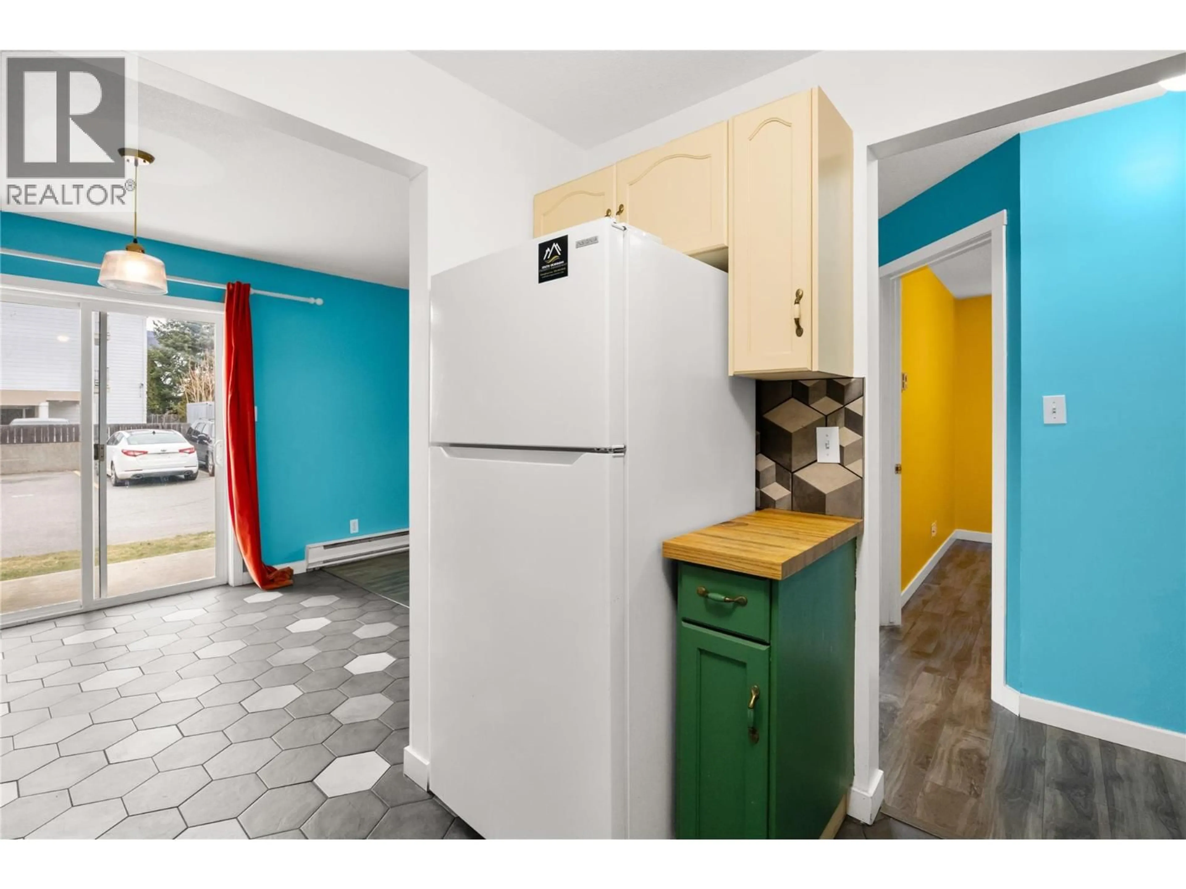 Standard kitchen, unknown for 104 - 390 RIGSBY STREET, Penticton British Columbia V2A5S7