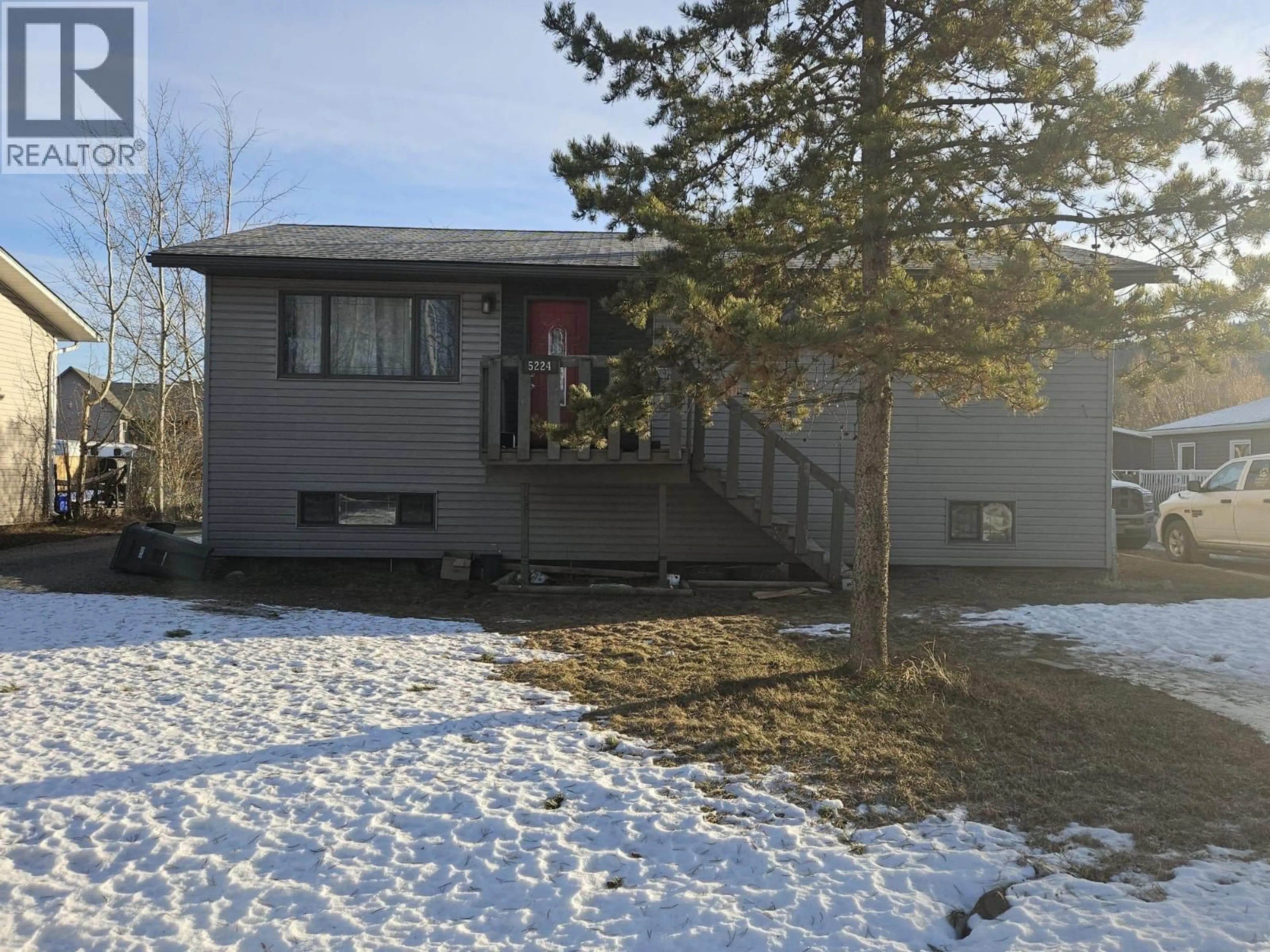 Home with vinyl exterior material, street for 5224 42 STREET NORTHEAST, Chetwynd British Columbia V0C1J0