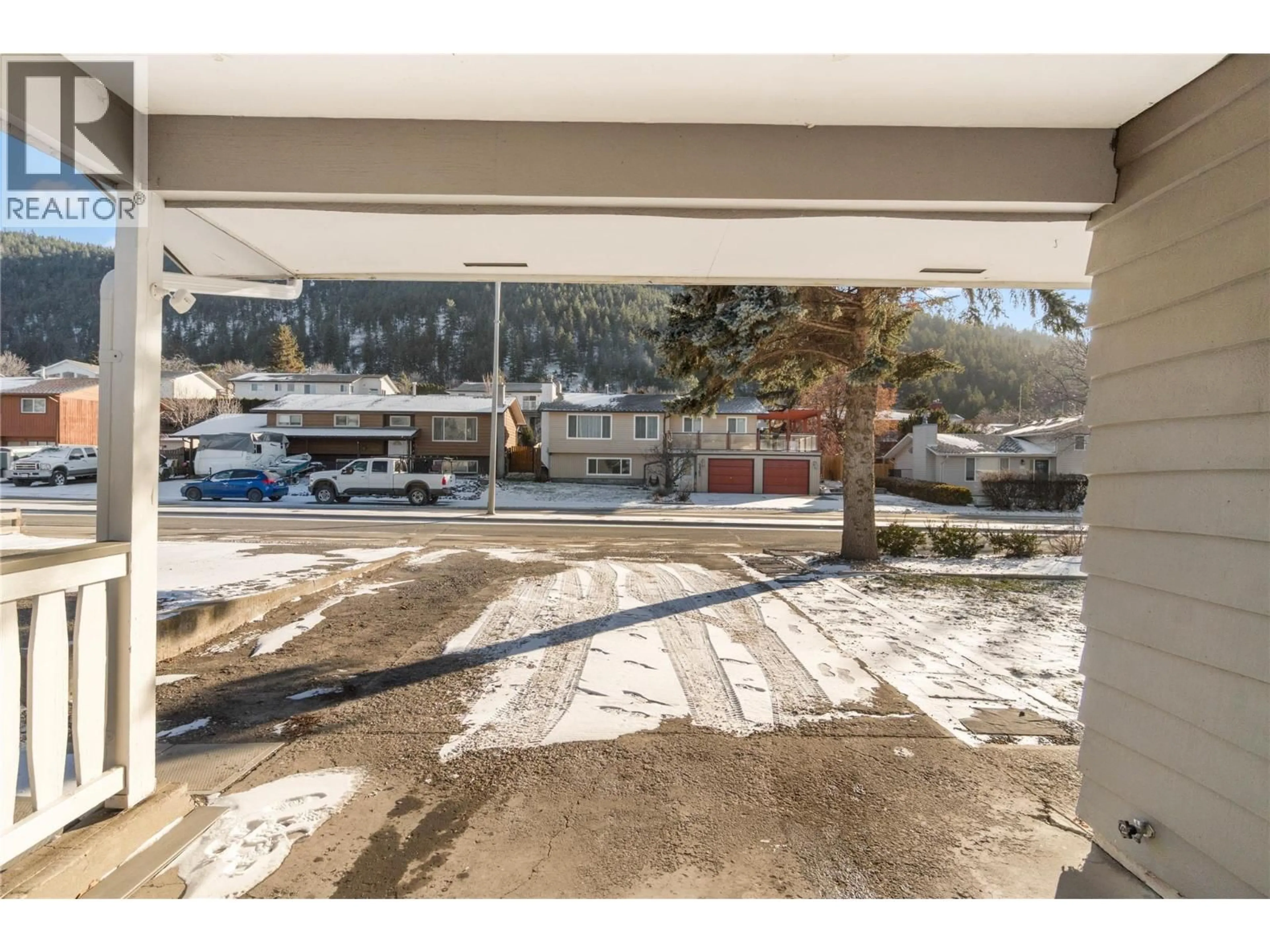 Parking for 2360 QU'APPELLE BOULEVARD, Kamloops British Columbia V2E1T4