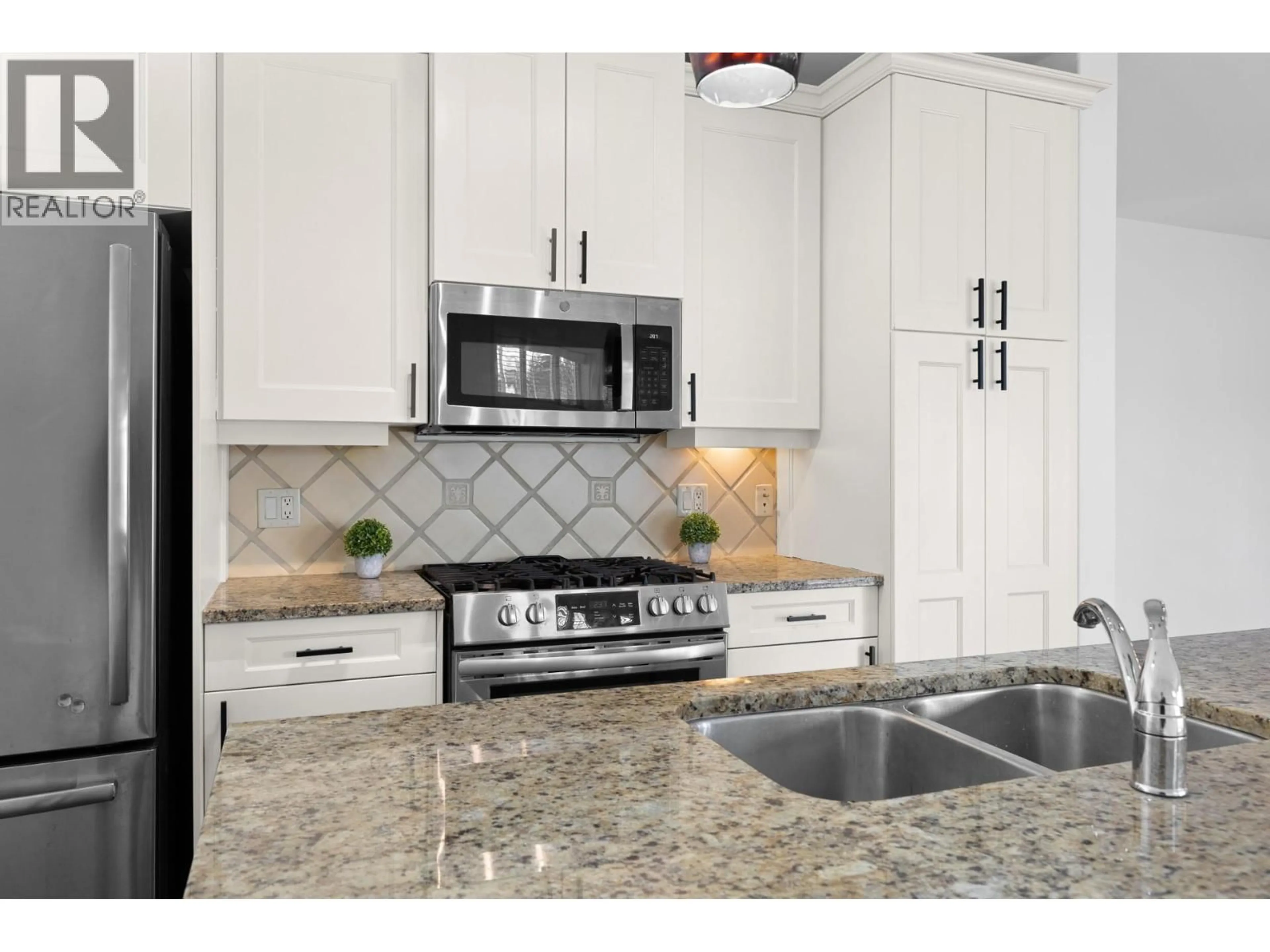 Open concept kitchen, ceramic/tile floor for 2204 - 4042 PRITCHARD DRIVE NORTH, West Kelowna British Columbia V4T3E4