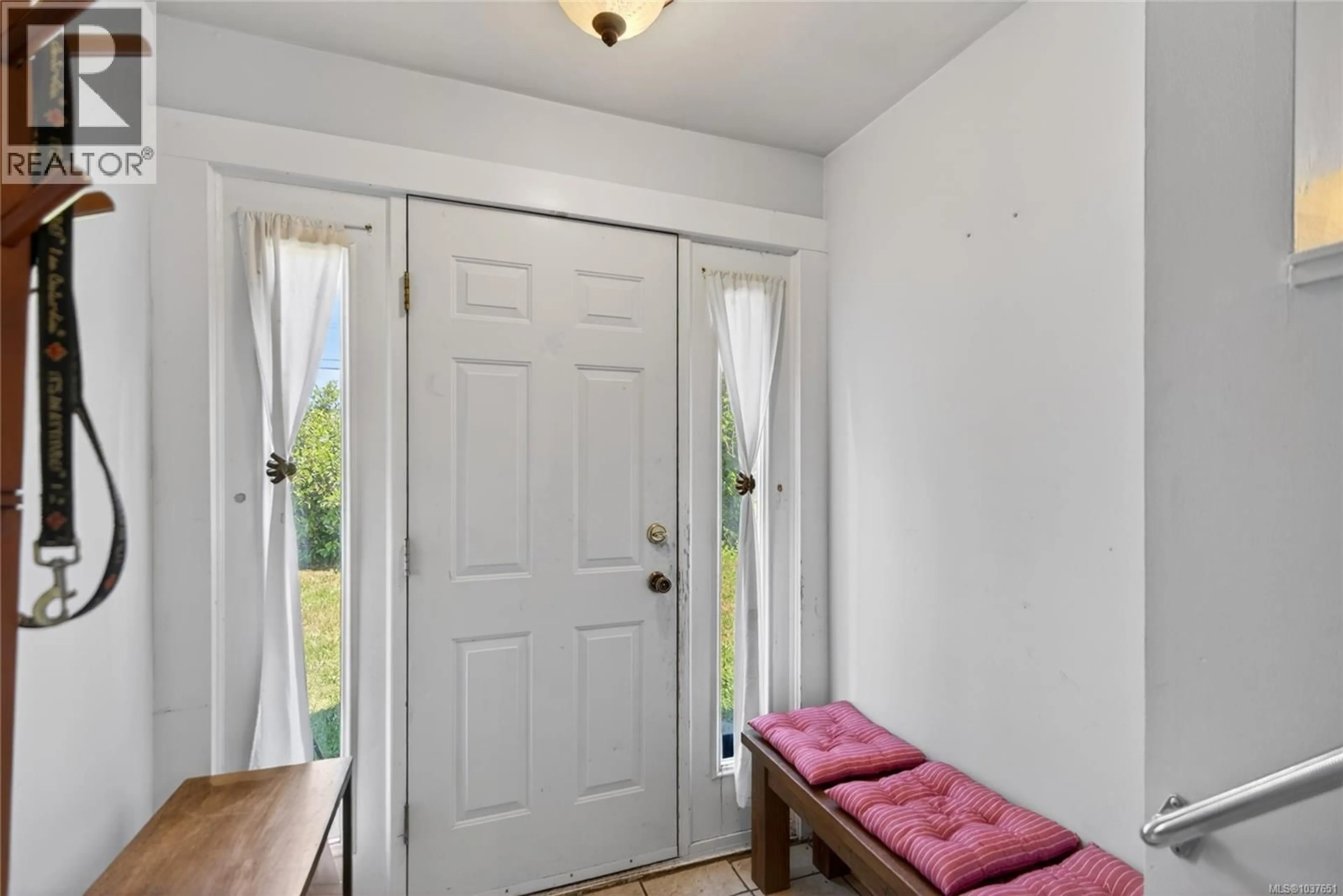 Indoor entryway for 295 CENTENNIAL DRIVE, Courtenay British Columbia V9N5R6