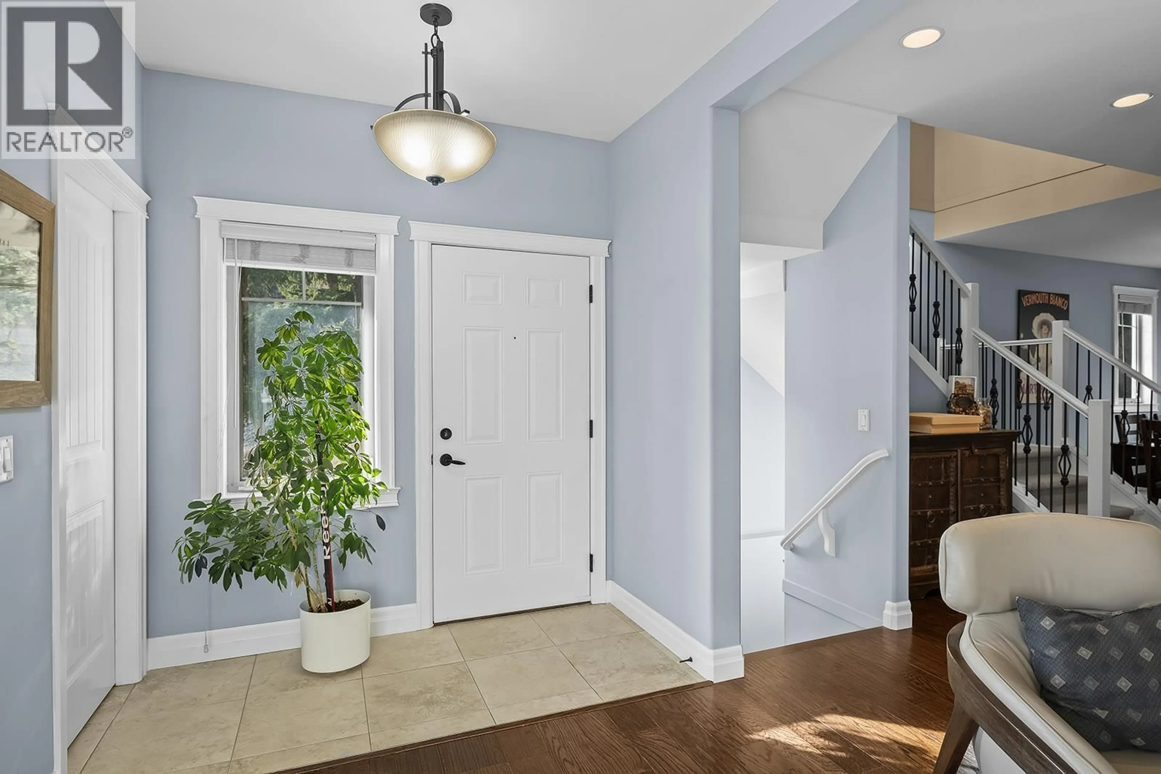 Indoor entryway for 8 - 2283 SHANNON HEIGHTS COURT, West Kelowna British Columbia V4T3B9