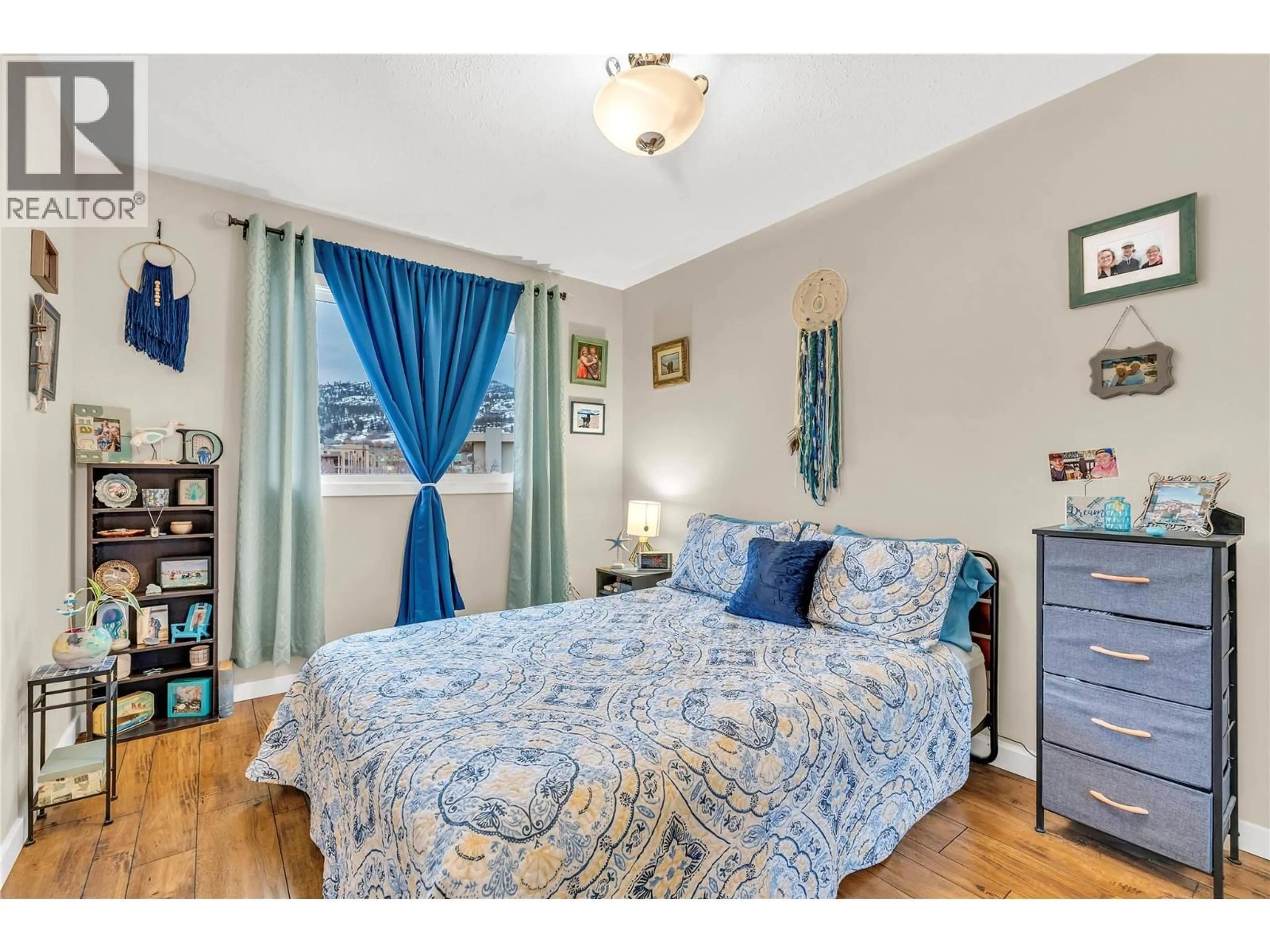 Bedroom with bed, wood/laminate floor for 309 - 150 SKAHA PLACE, Penticton British Columbia V2A7J6