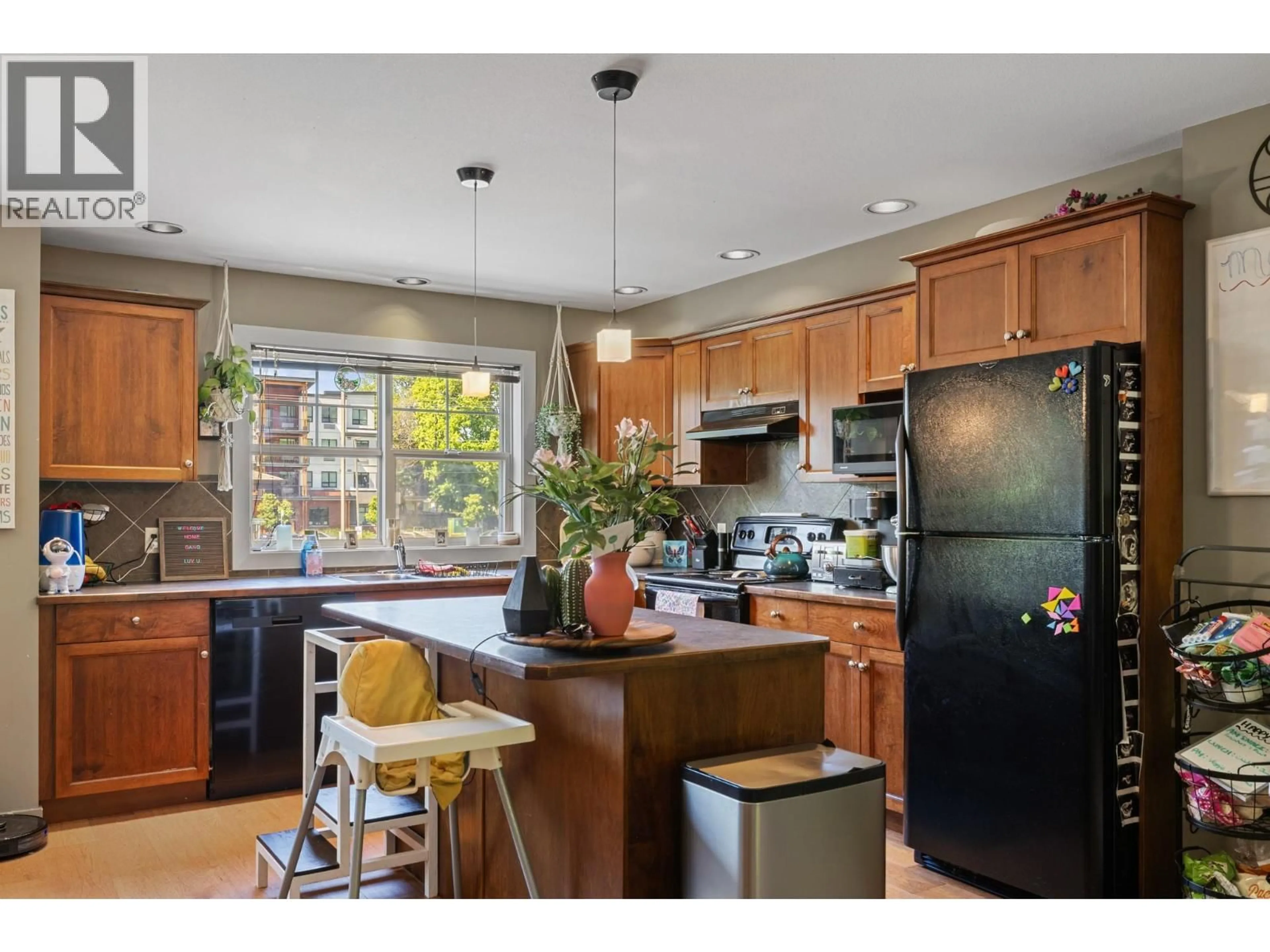 Open concept kitchen, wood/laminate floor for 2 - 146 MCCURDY ROAD, Kelowna British Columbia V1X8B1