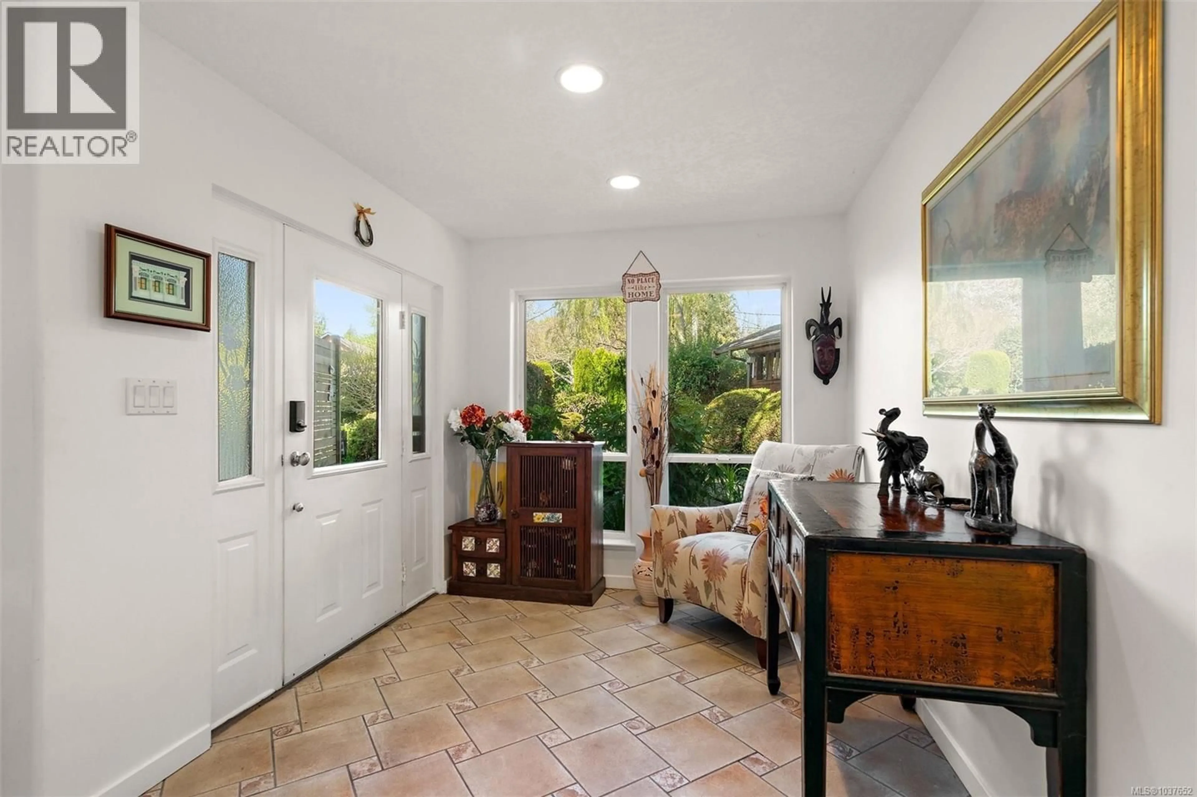 Indoor entryway for 1937 KALTASIN ROAD, Sooke British Columbia V9Z0B2