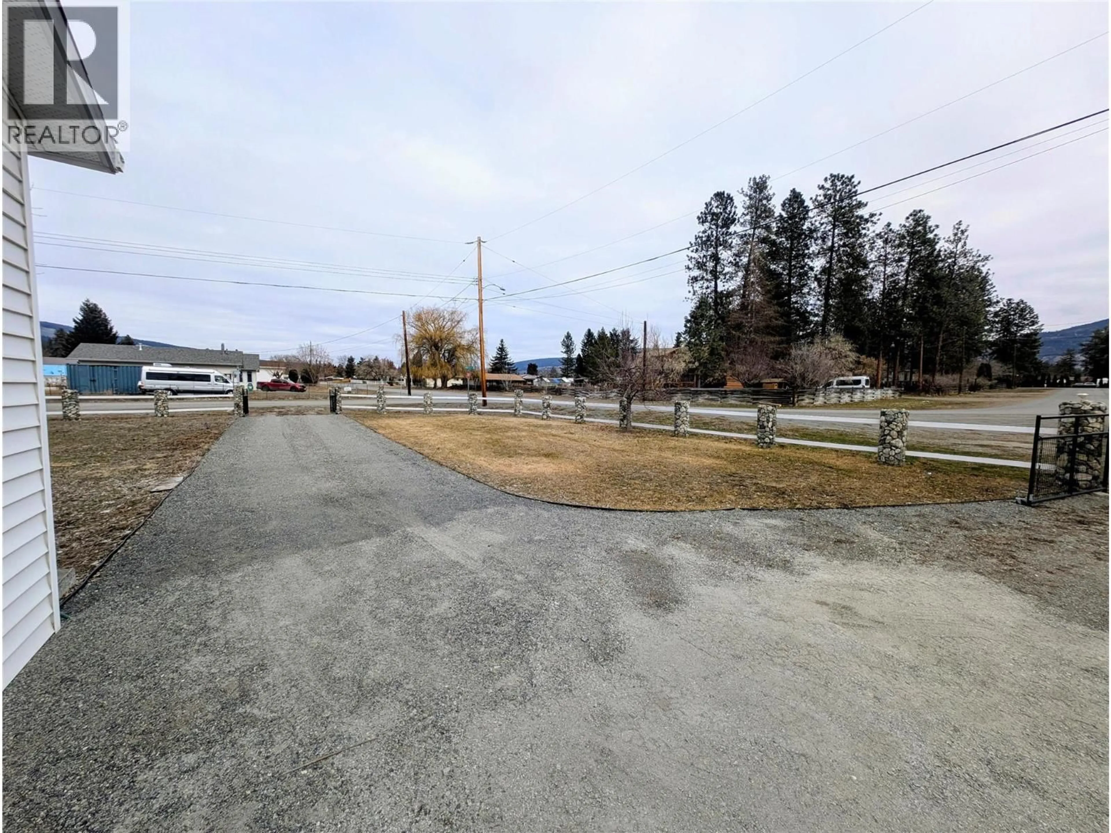 Parking for 448 DODDING AVENUE, Merritt British Columbia V0K1Y0