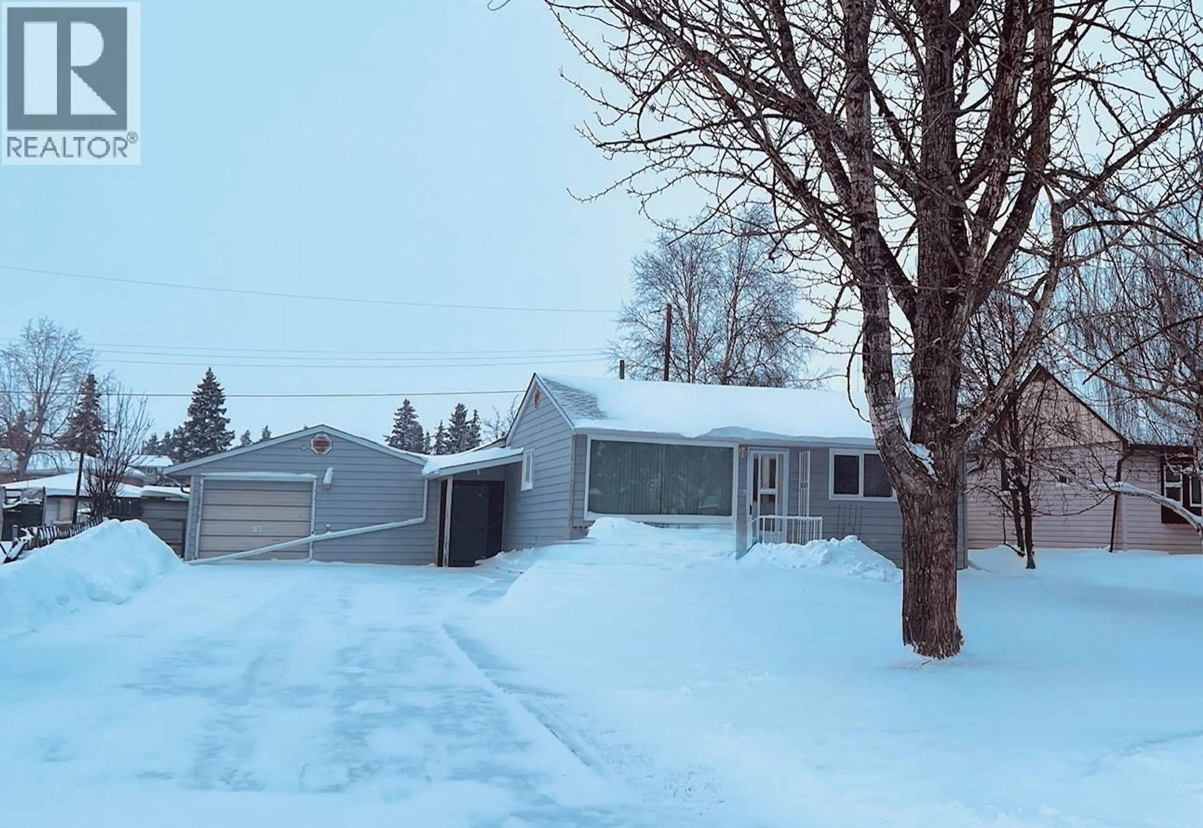 A pic from outside/outdoor area/front of a property/back of a property/a pic from drone, street for 904 92 AVENUE, Dawson Creek British Columbia V1G1B8