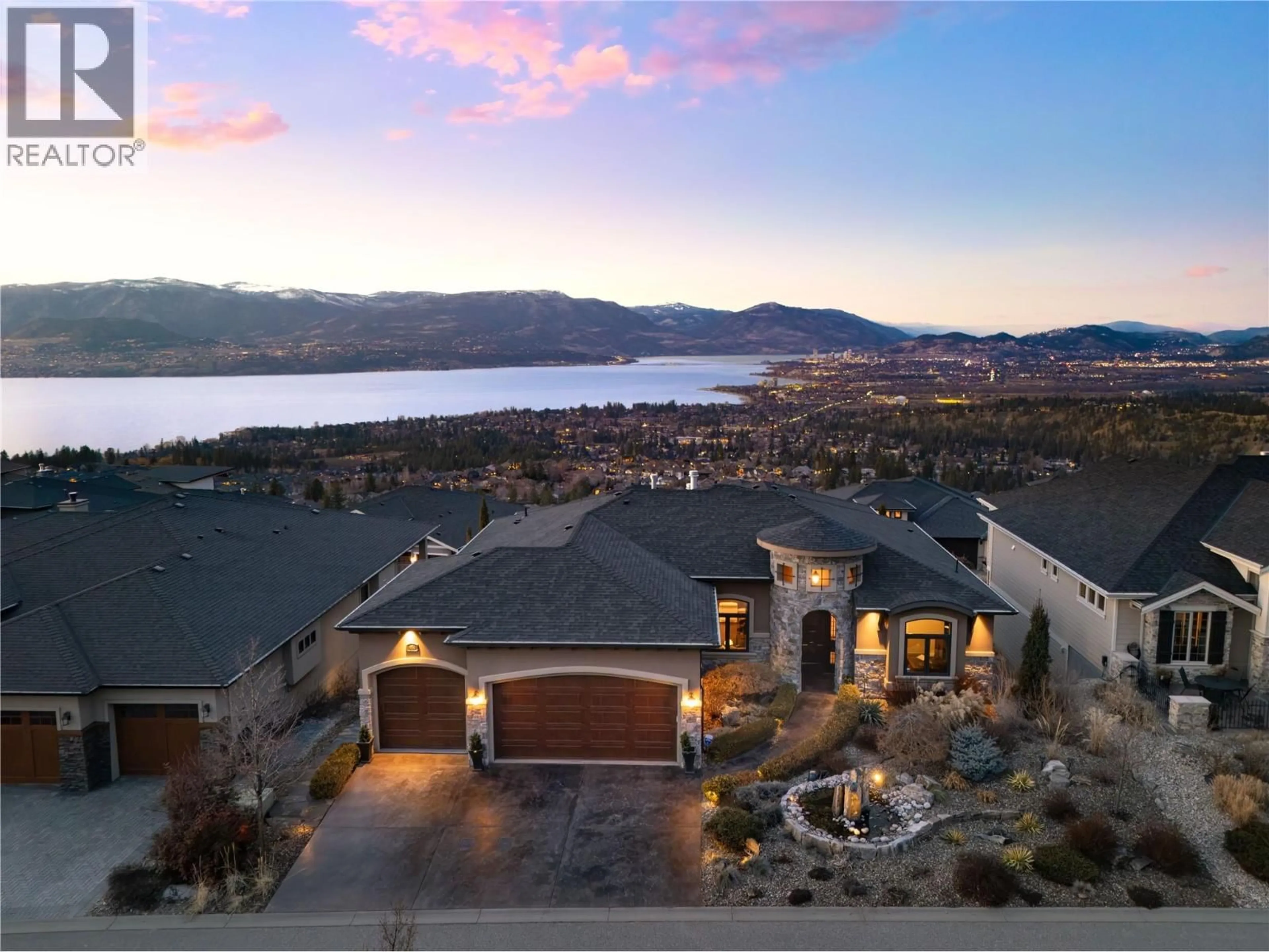 A pic from outside/outdoor area/front of a property/back of a property/a pic from drone, water/lake/river/ocean view for 954 HEWETSON AVENUE, Kelowna British Columbia V1W5H8