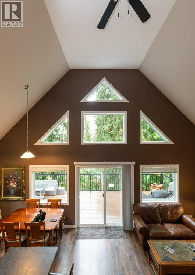 7268 ESTATE PLACE, Anglemont 2