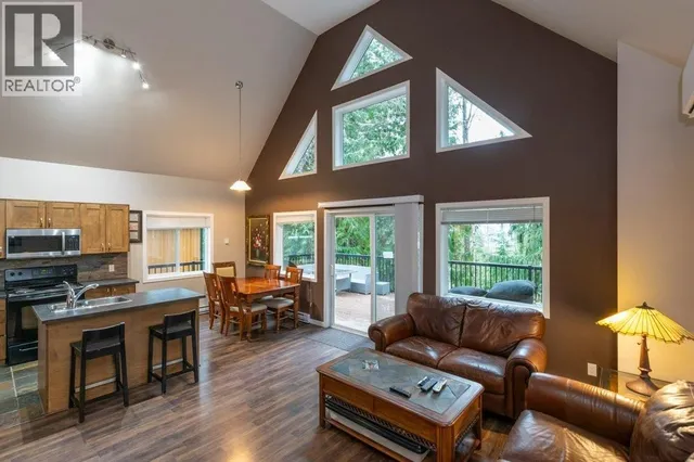7268 ESTATE PLACE, Anglemont 3