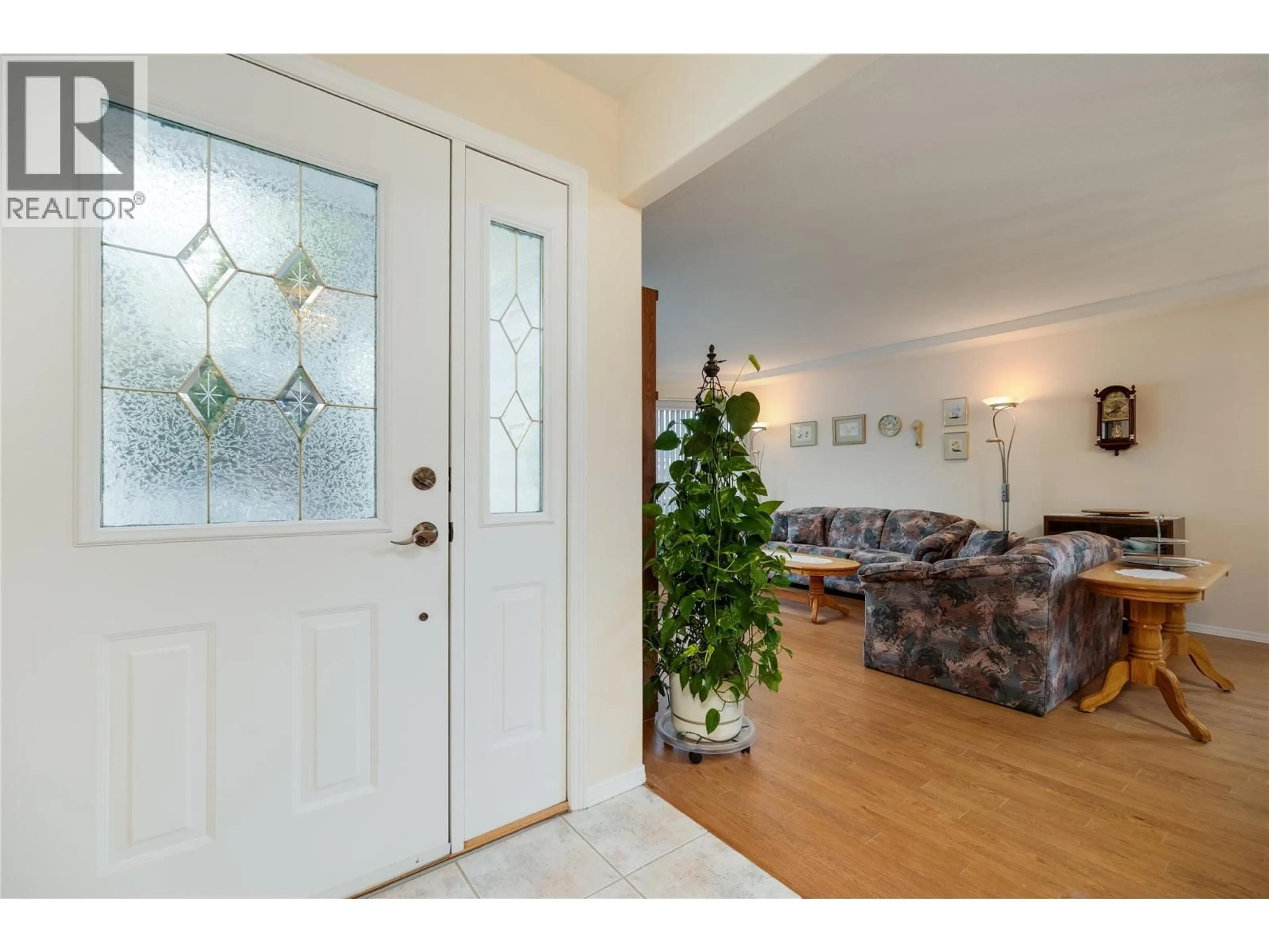 Indoor entryway for 438 PARFITT COURT, Kelowna British Columbia V1X7M9