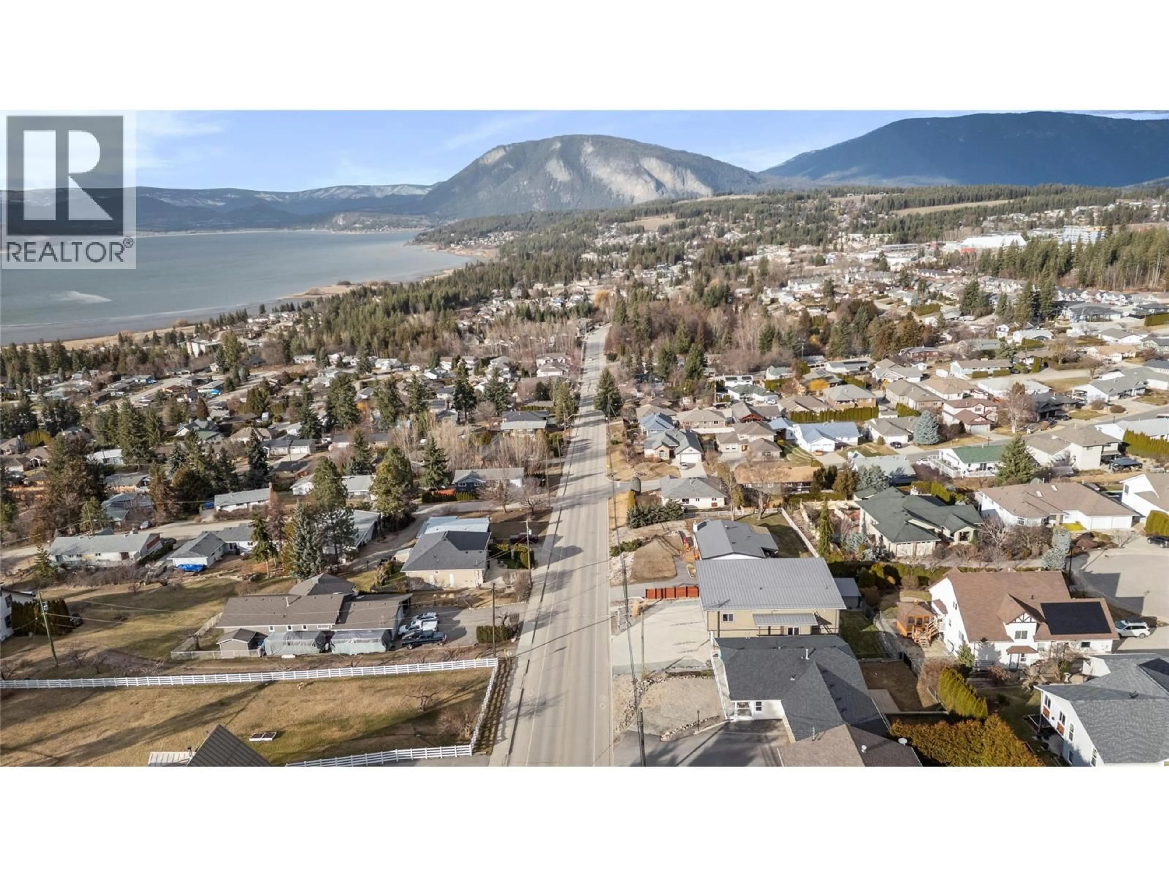 A pic from outside/outdoor area/front of a property/back of a property/a pic from drone, mountain view for 430 20 STREET SOUTHEAST, Salmon Arm British Columbia V1E1J4