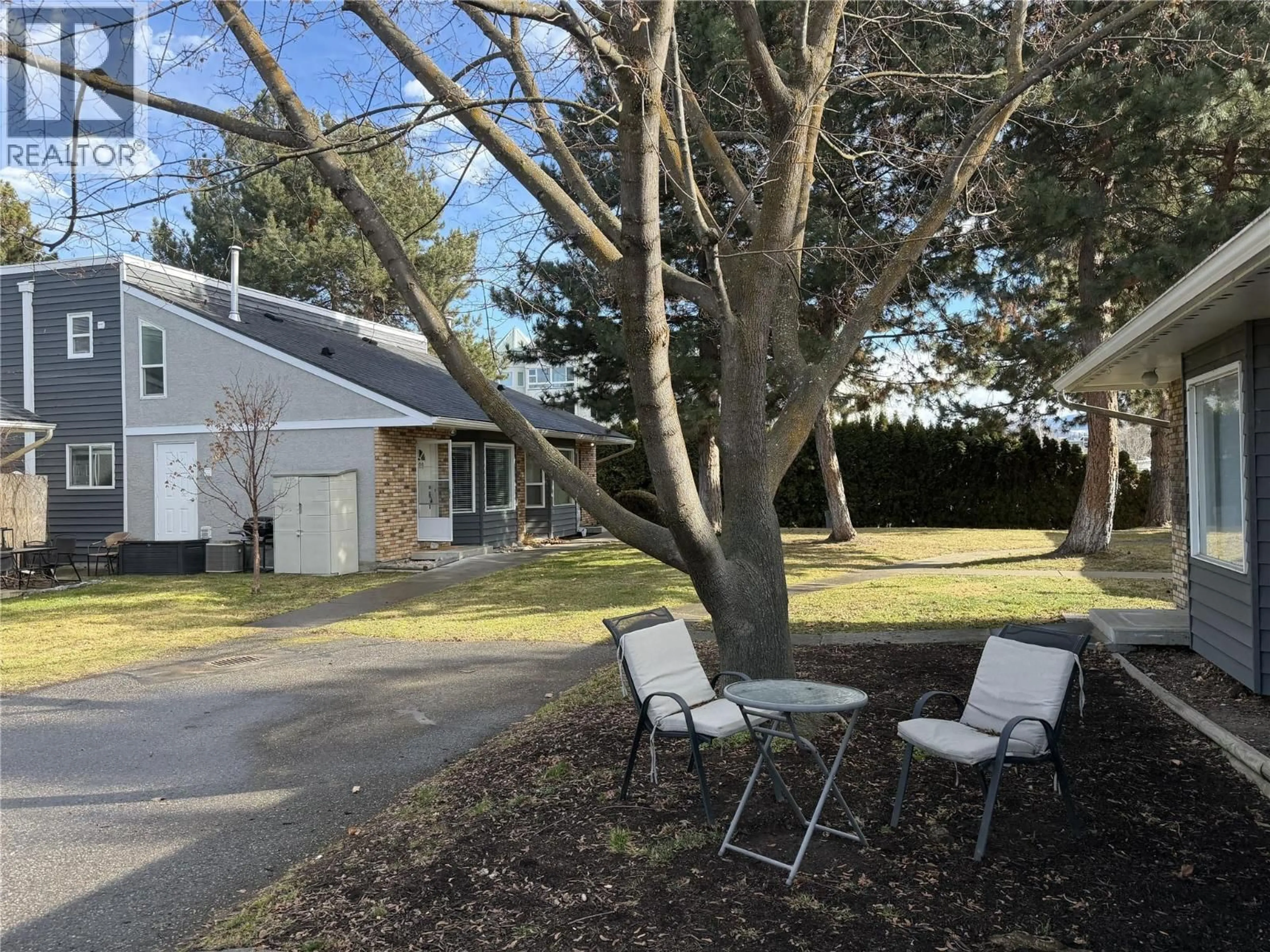 A pic from outside/outdoor area/front of a property/back of a property/a pic from drone, street for 207 - 3155 GORDON DRIVE, Kelowna British Columbia V1W3N5
