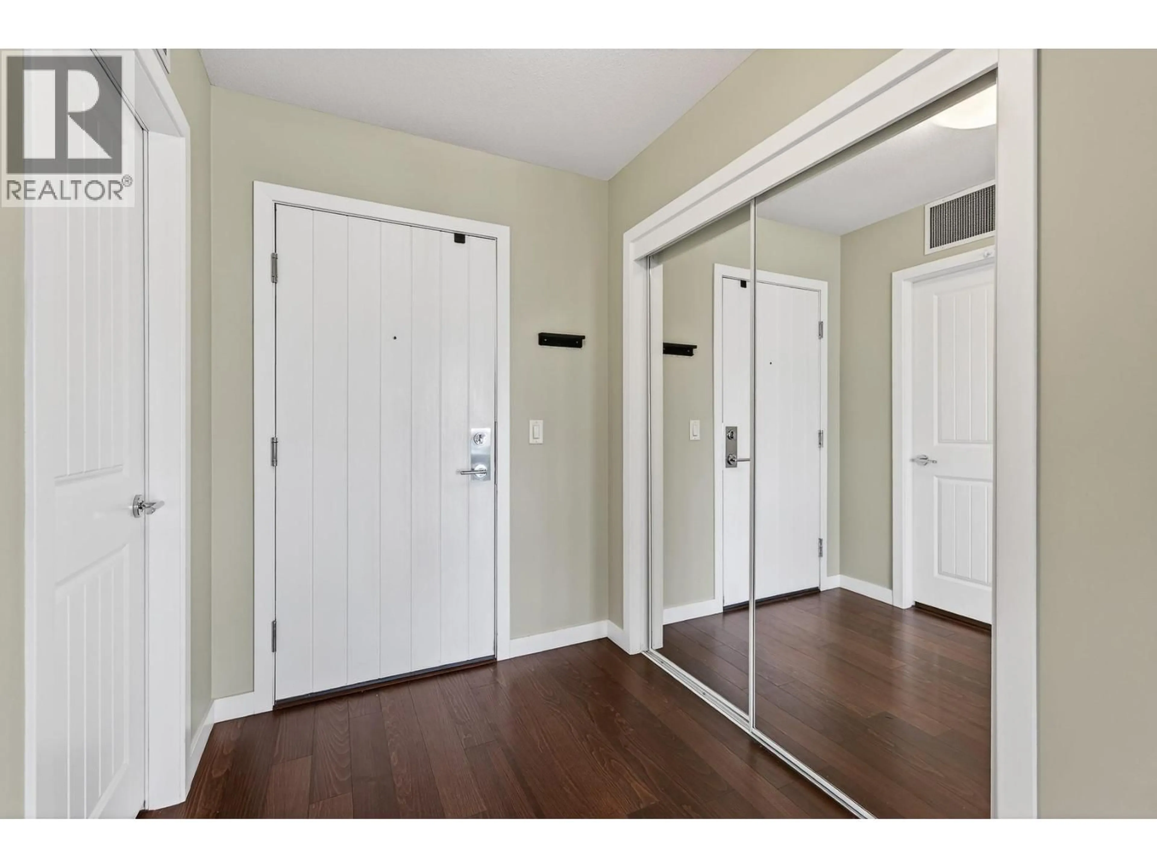 Indoor entryway for 306 - 1933 AMBROSI ROAD, Kelowna British Columbia V1Y4S1