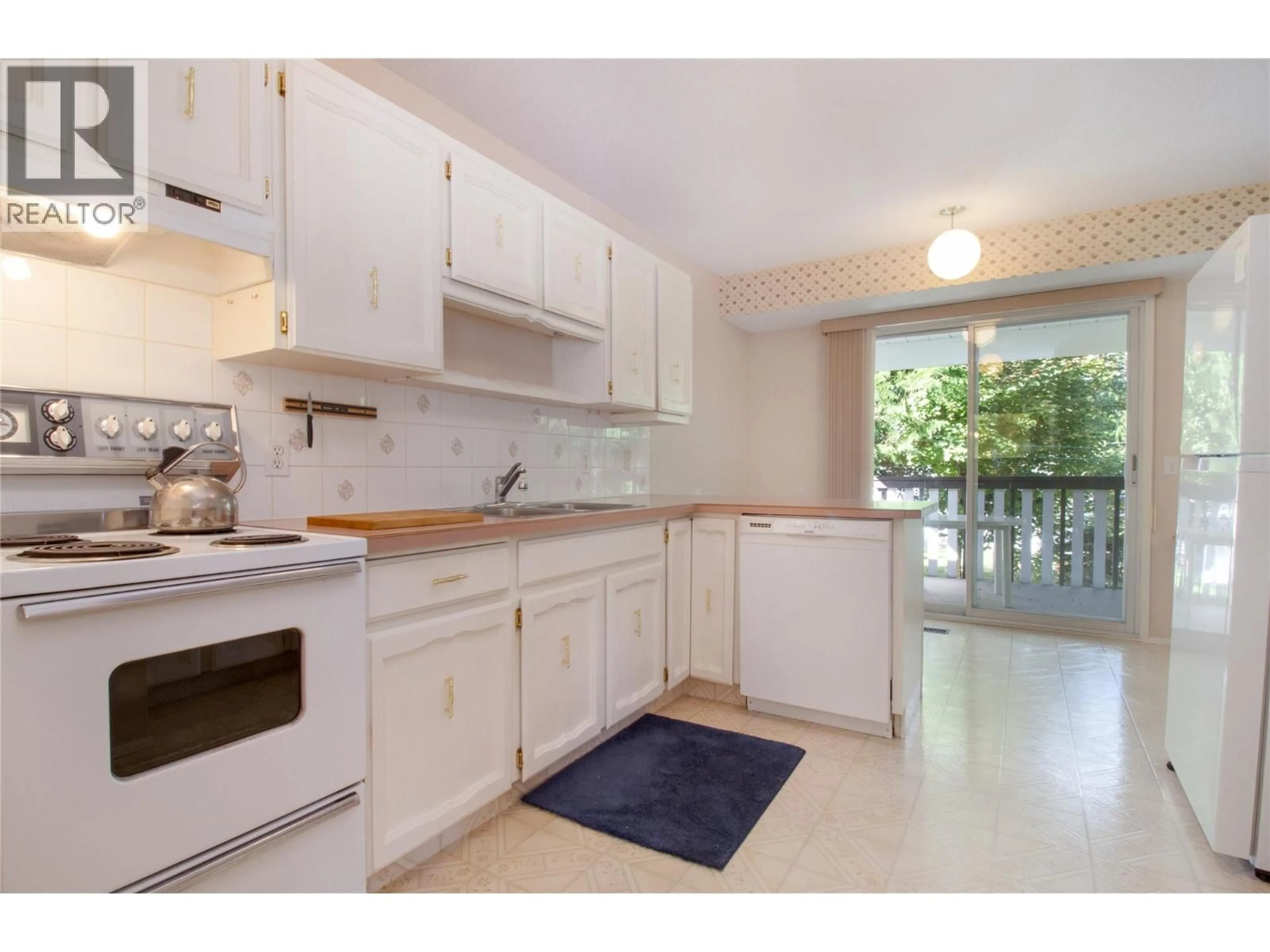 Standard kitchen, unknown for 1695 HAY ROAD, Revelstoke British Columbia V0E2S1