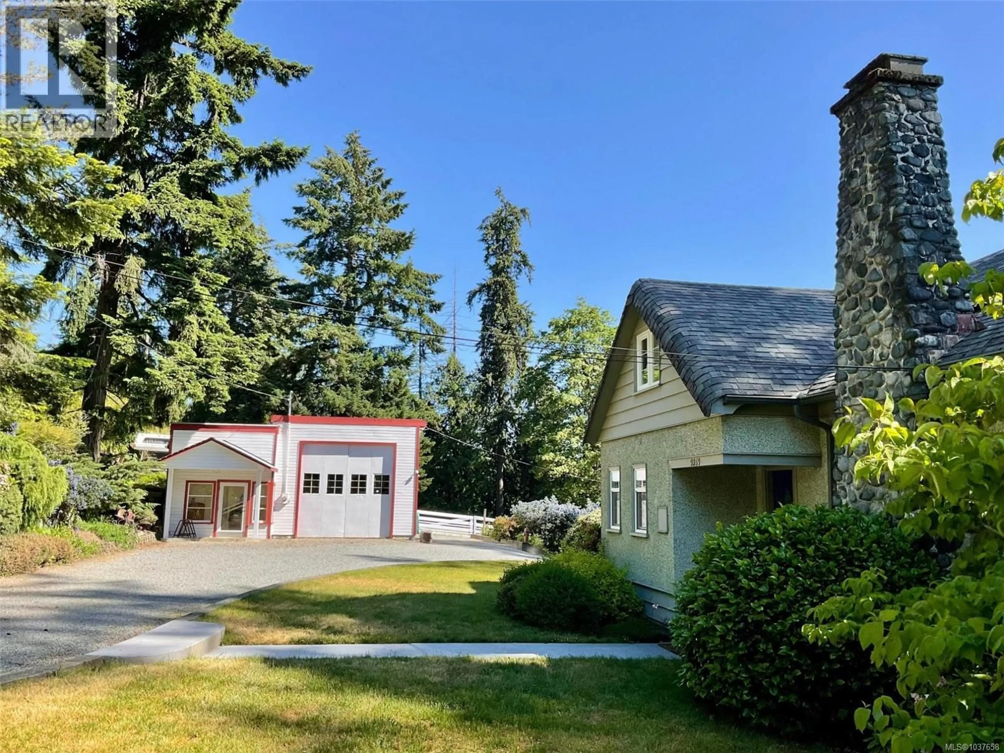 A pic from outside/outdoor area/front of a property/back of a property/a pic from drone, street for 9359 COTTONWOOD ROAD, Chemainus British Columbia V0R1K5