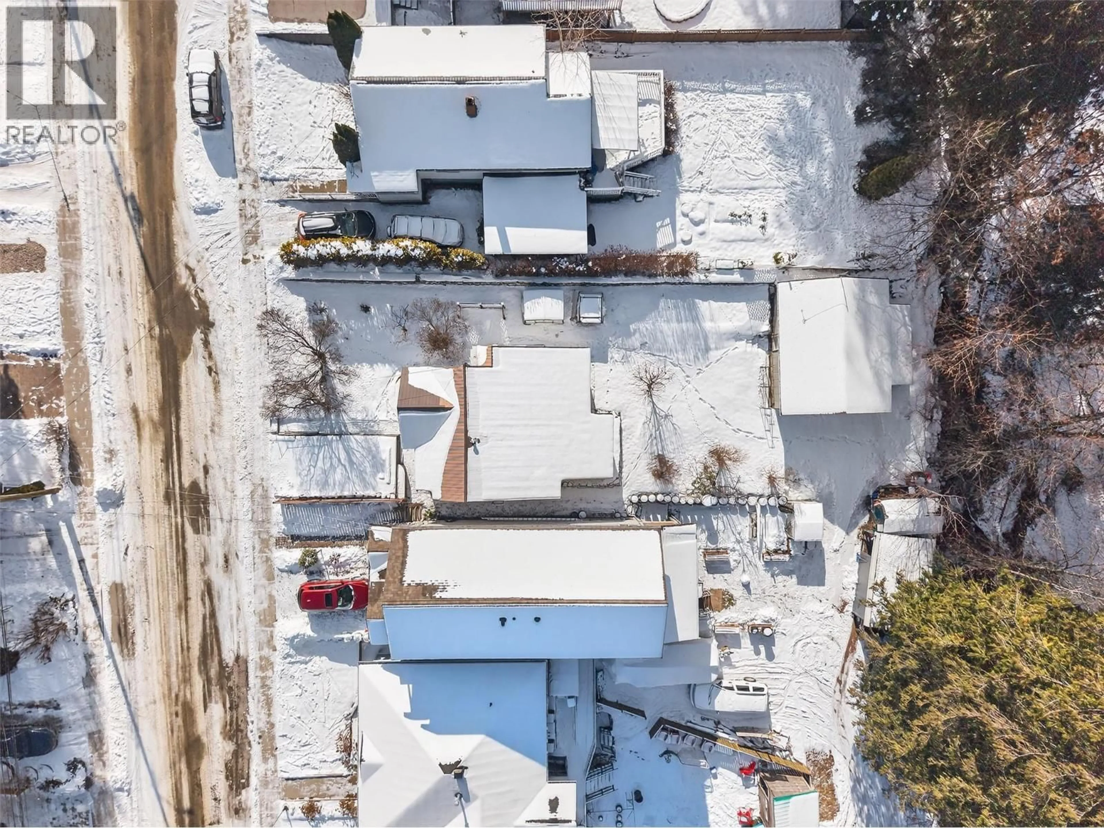 A pic from outside/outdoor area/front of a property/back of a property/a pic from drone, street for 913 SIXTH STREET, Nelson British Columbia V1L2Z4