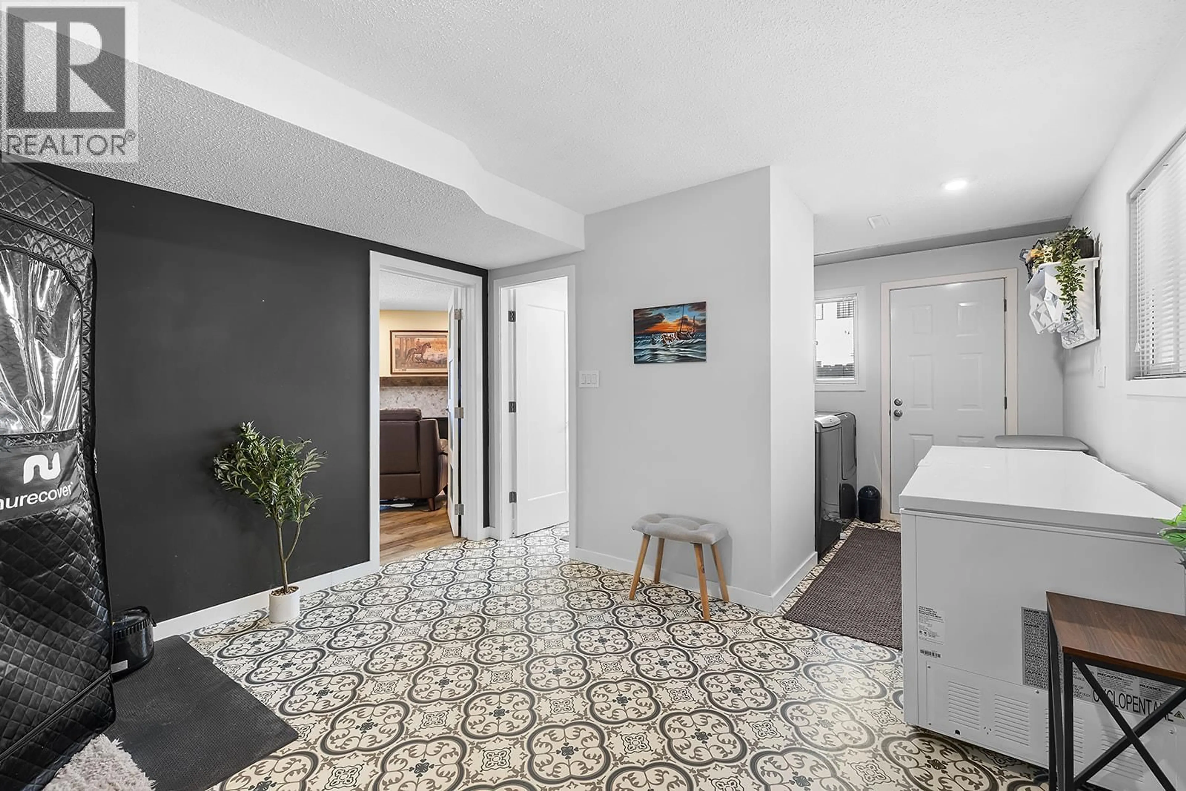 Indoor entryway for 2708 2A STREET SOUTH, Cranbrook British Columbia V1C5B3