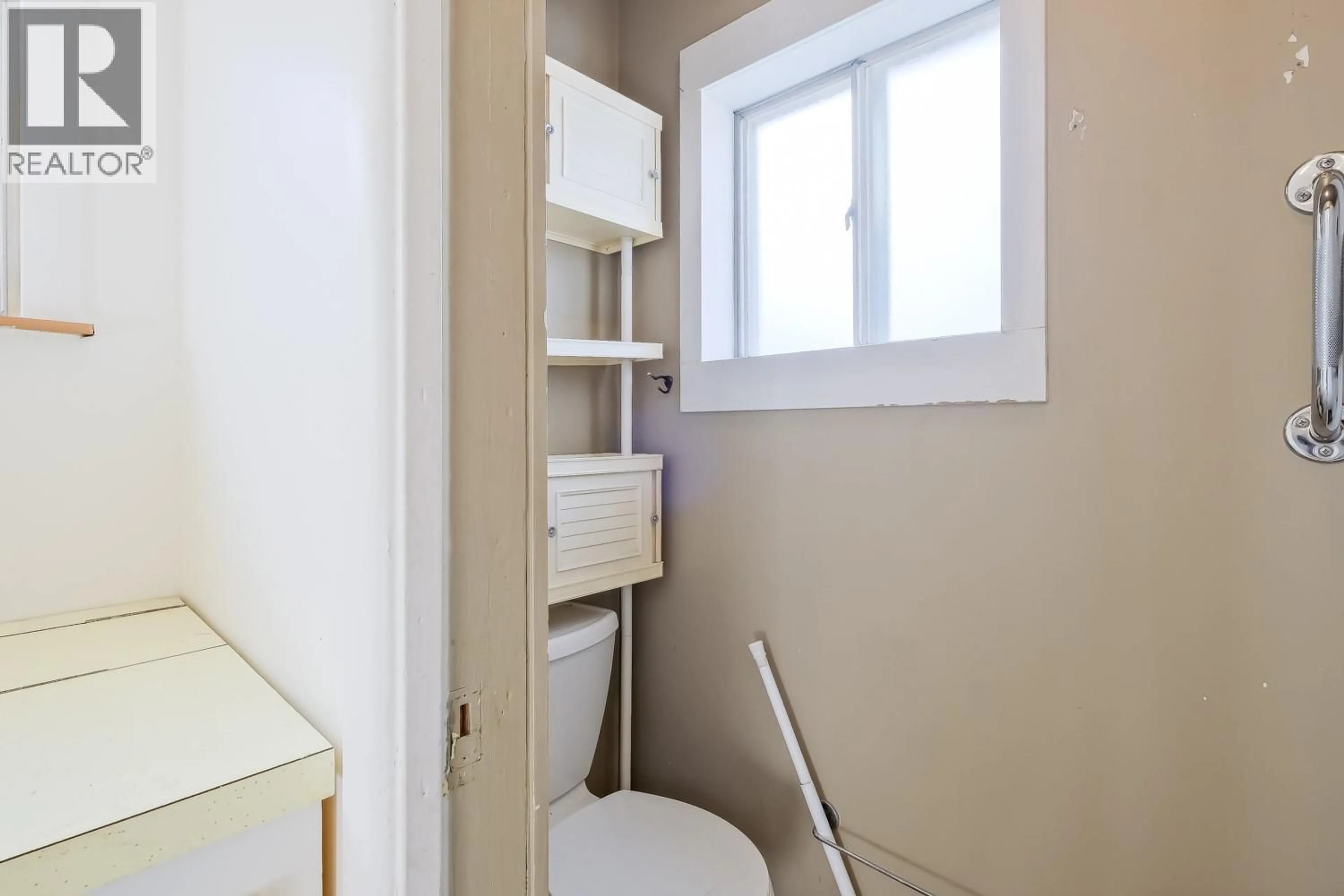 Standard bathroom, unknown for 681 MAIN STREET, Penticton British Columbia V2A5C9