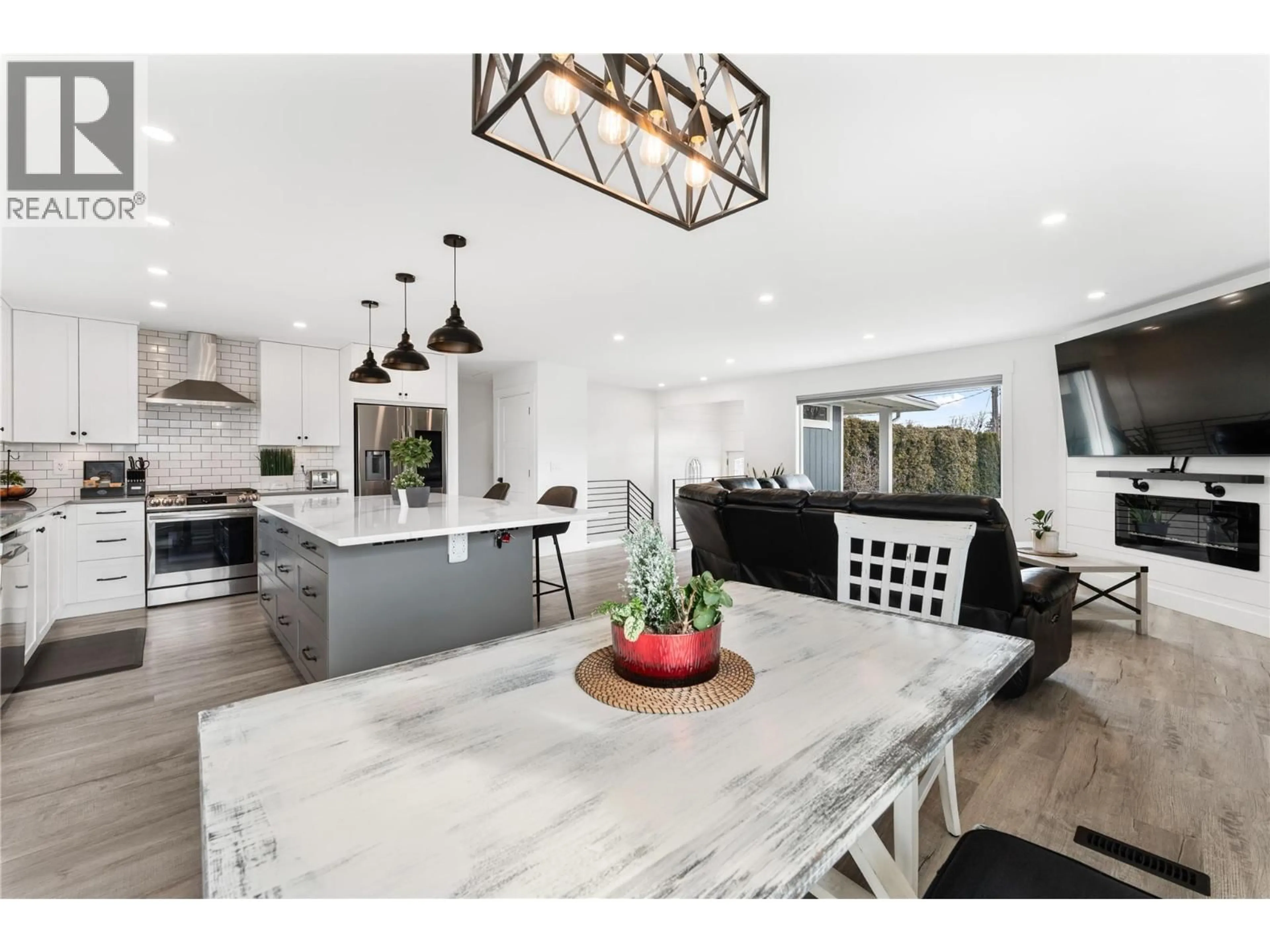 Open concept kitchen, ceramic/tile floor for 932 MCCARTNEY ROAD, West Kelowna British Columbia V1Z1S1