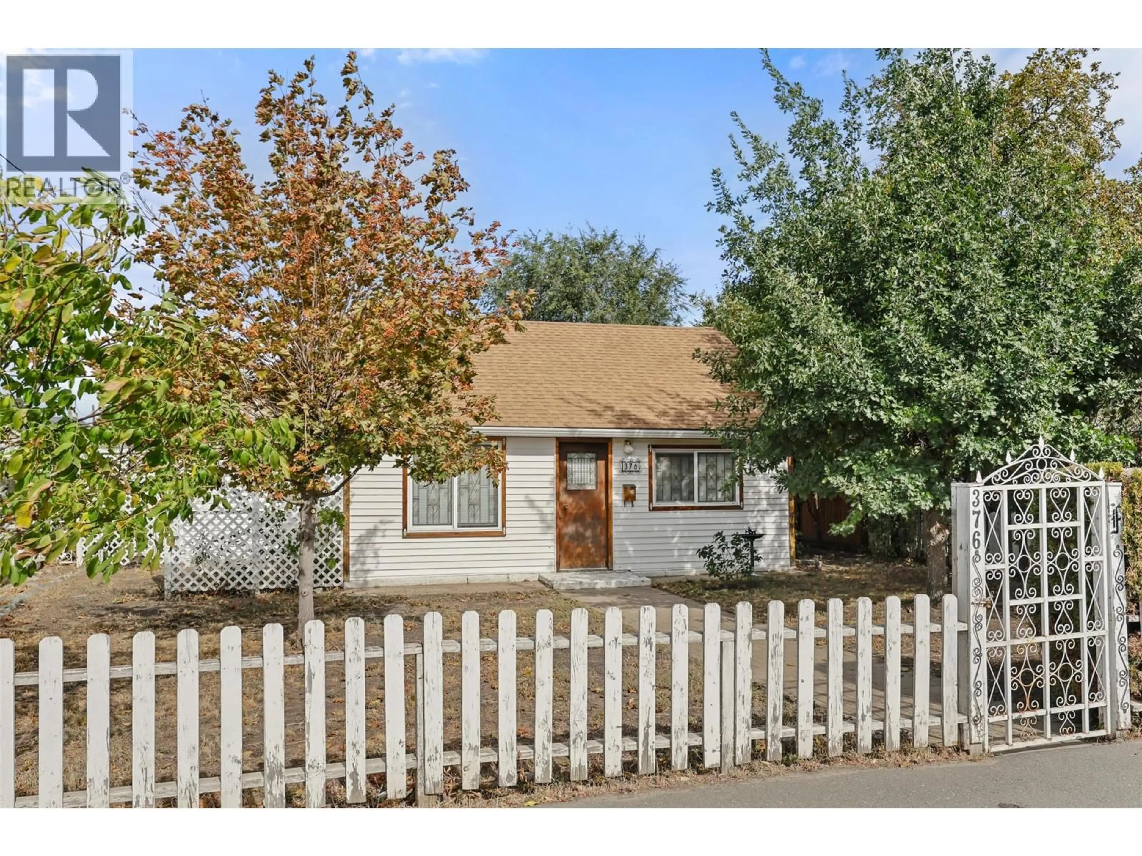 Home with vinyl exterior material, street for 376 ALEXANDER AVENUE, Kamloops British Columbia V2B3R3