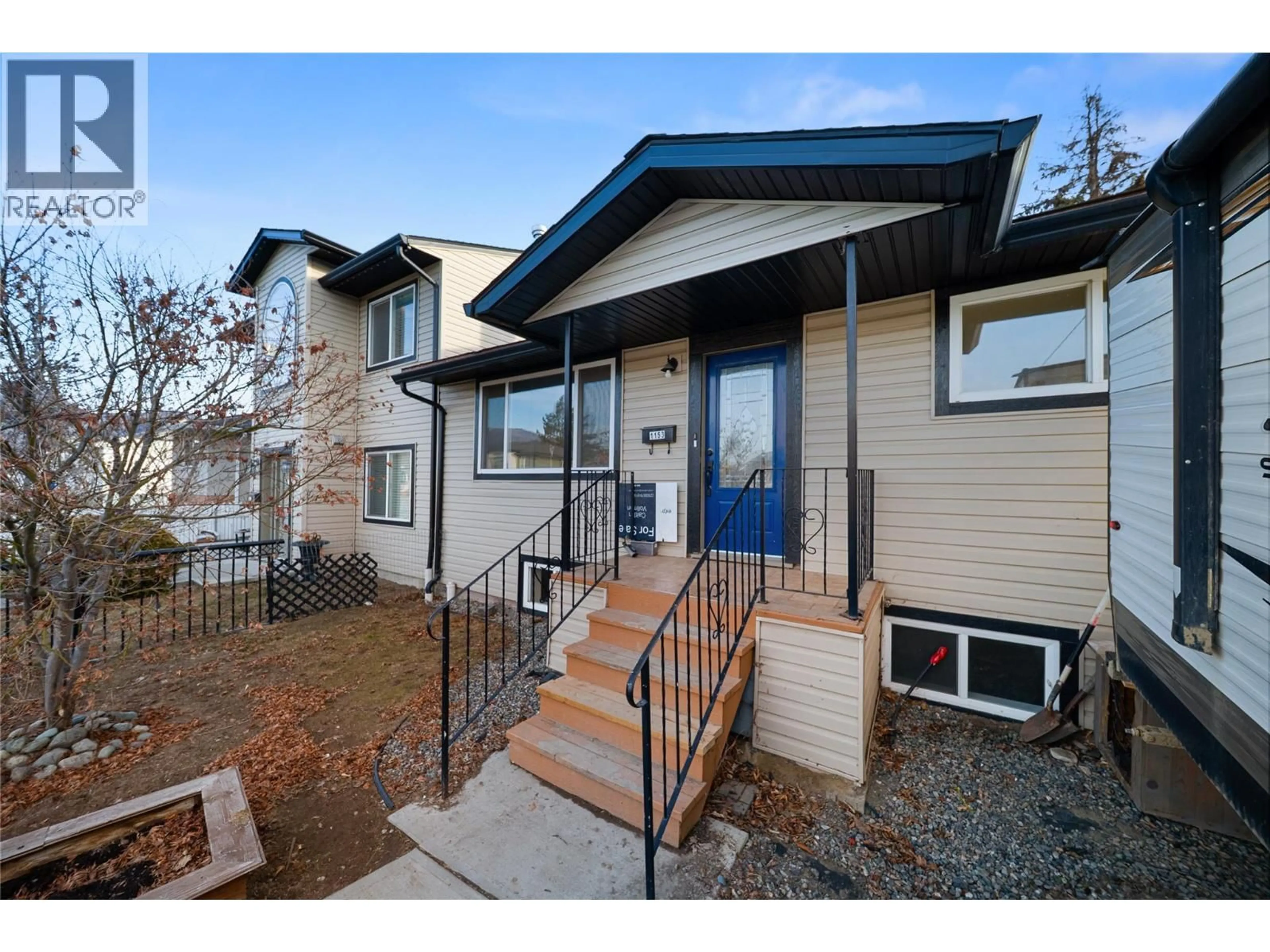 Home with vinyl exterior material, street for 1153 LETHBRIDGE AVENUE, Kamloops British Columbia V2B1Y3