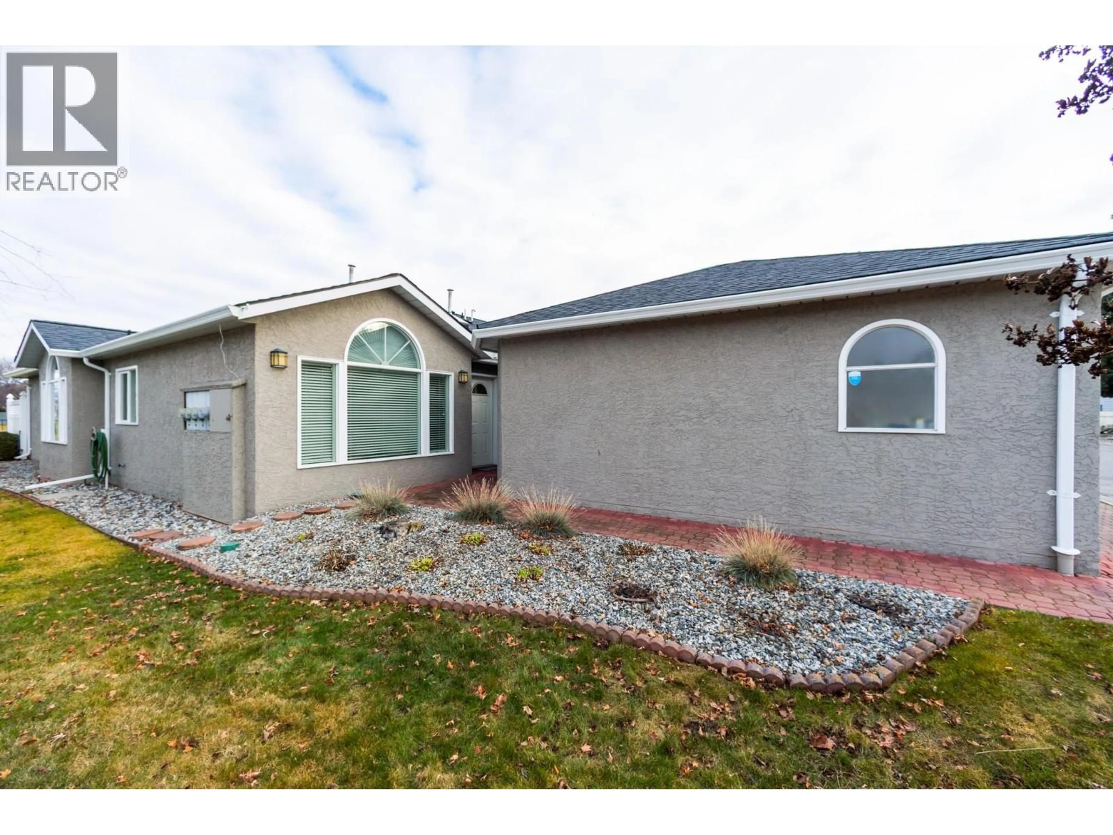 Home with vinyl exterior material, unknown for 4 - 1020 LANFRANCO ROAD, Kelowna British Columbia V1W3W6