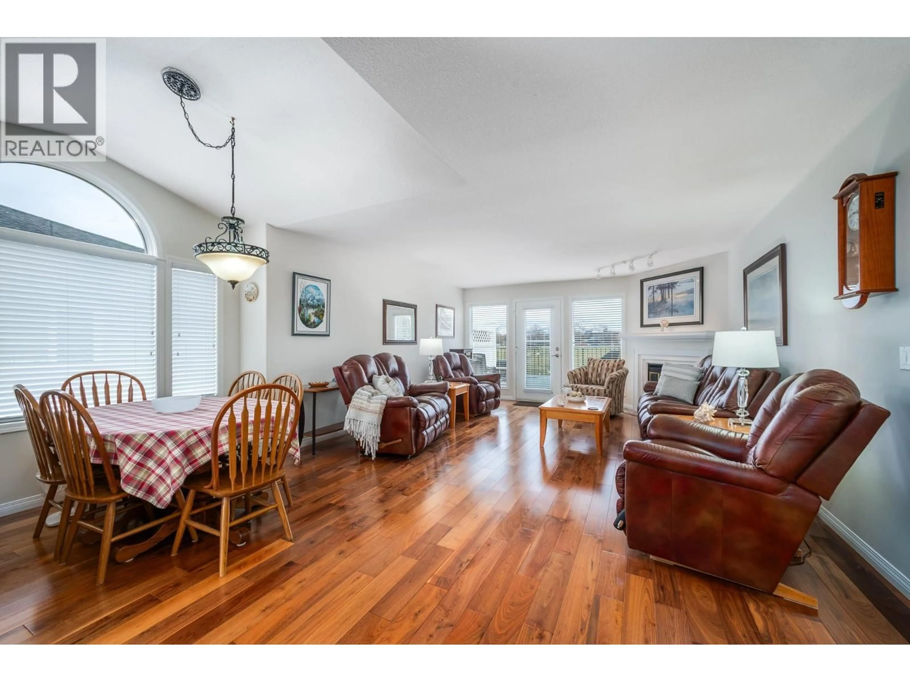 Living room with furniture, wood/laminate floor for 4 - 1020 LANFRANCO ROAD, Kelowna British Columbia V1W3W6