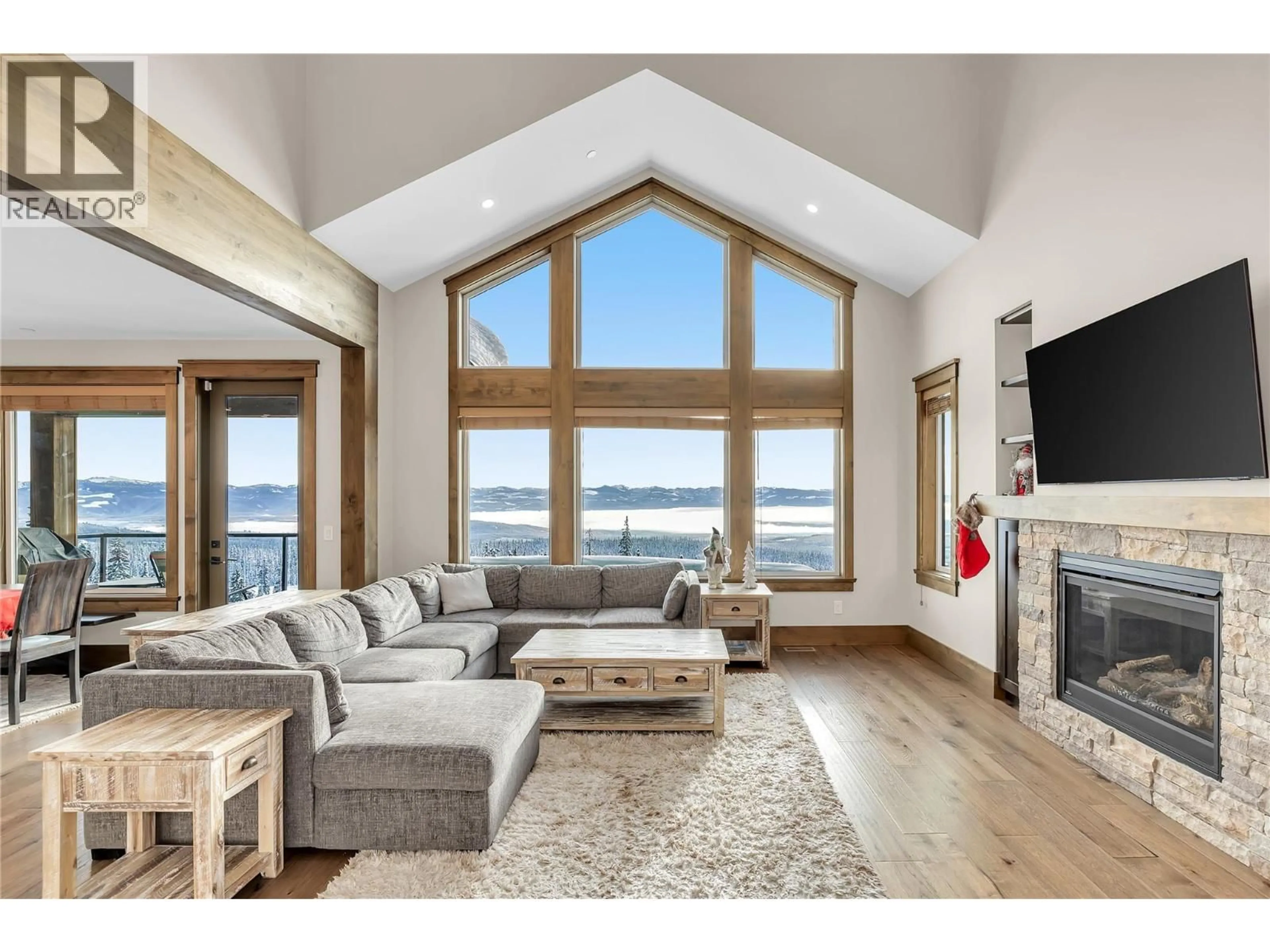 Living room with furniture, unknown for 550 FEATHERTOP WAY, Big White British Columbia V1P1P3