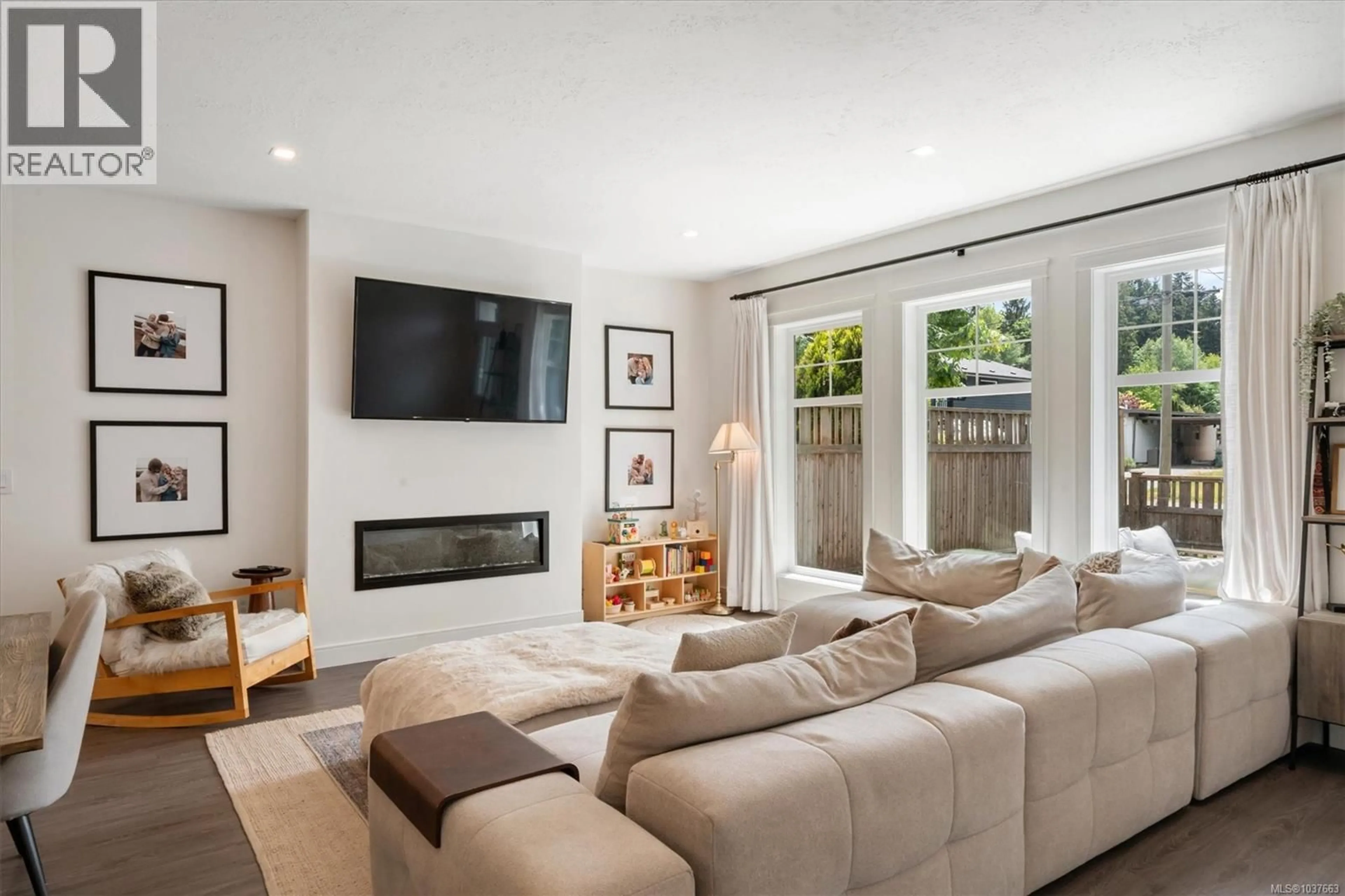 Living room with furniture, unknown for B - 240 WOODS AVENUE, Courtenay British Columbia V9N3Y8