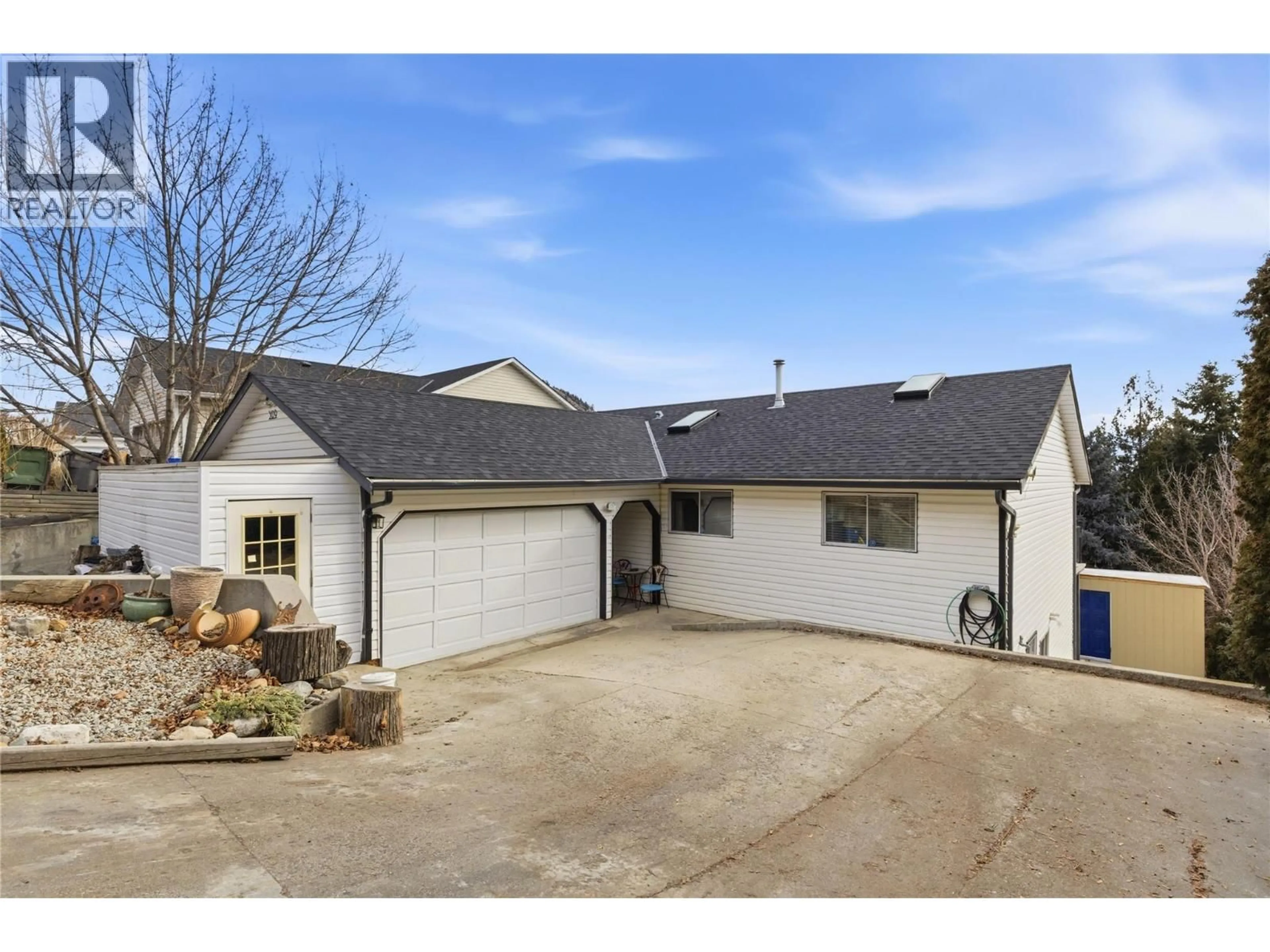 A pic from outside/outdoor area/front of a property/back of a property/a pic from drone, street for 3109 ENSIGN WAY, Kelowna British Columbia V4T1T6