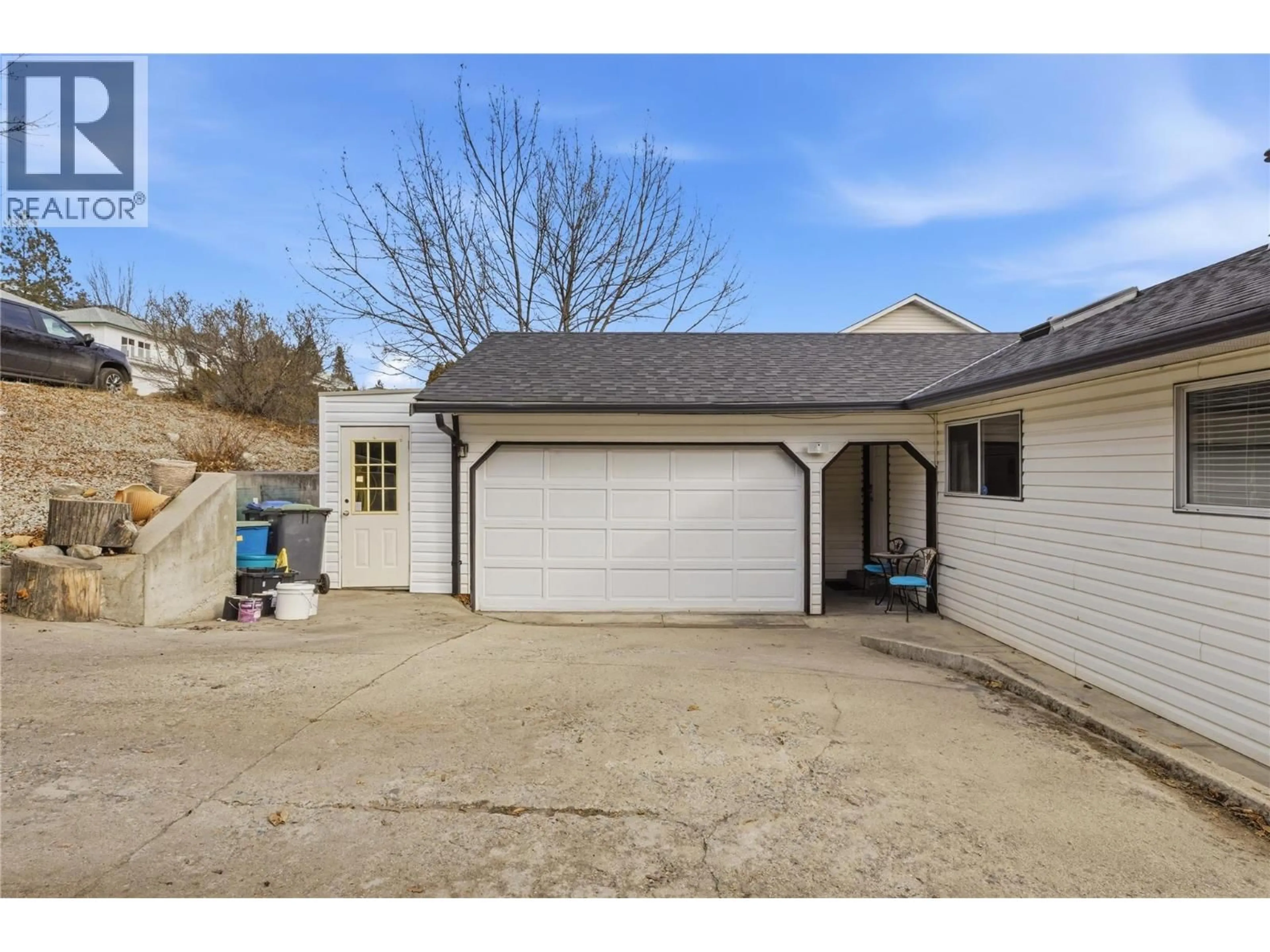 Indoor garage for 3109 ENSIGN WAY, Kelowna British Columbia V4T1T6