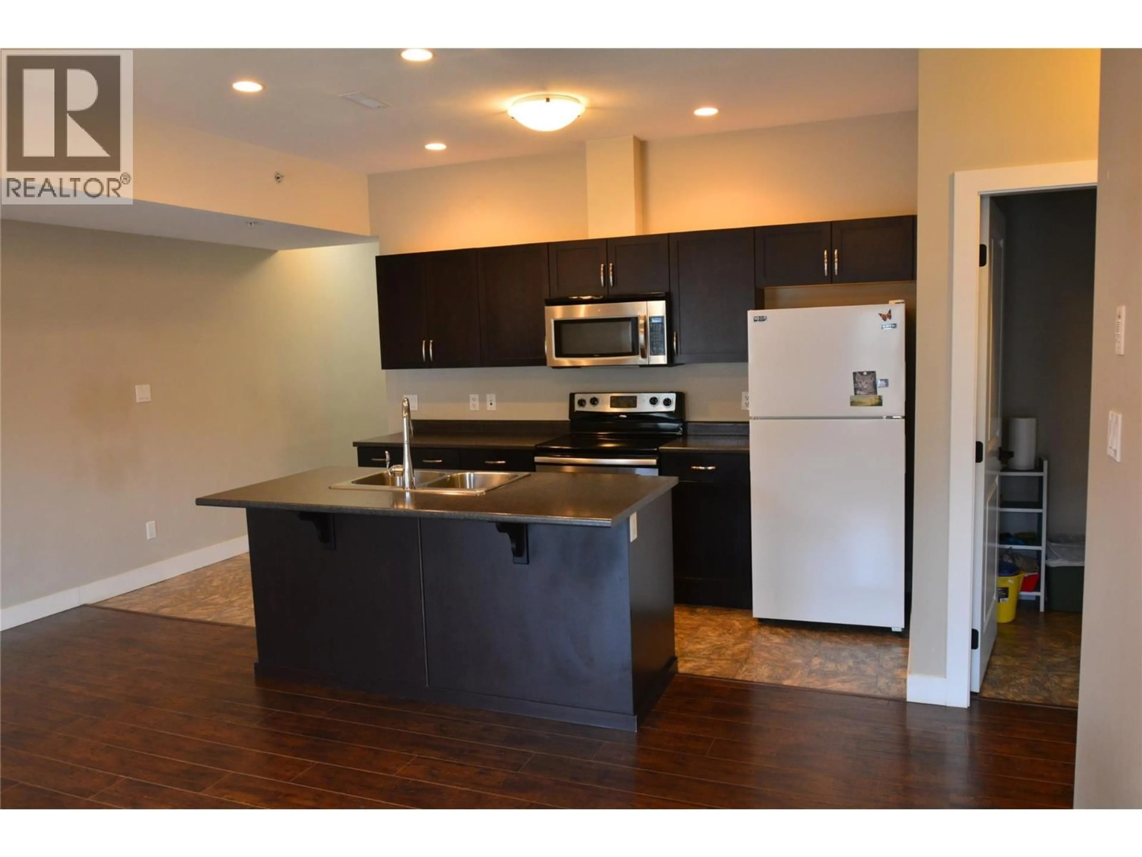 Open concept kitchen, wood/laminate floor for 509 - 5170 DALLAS DRIVE, Kamloops British Columbia V2C0C7