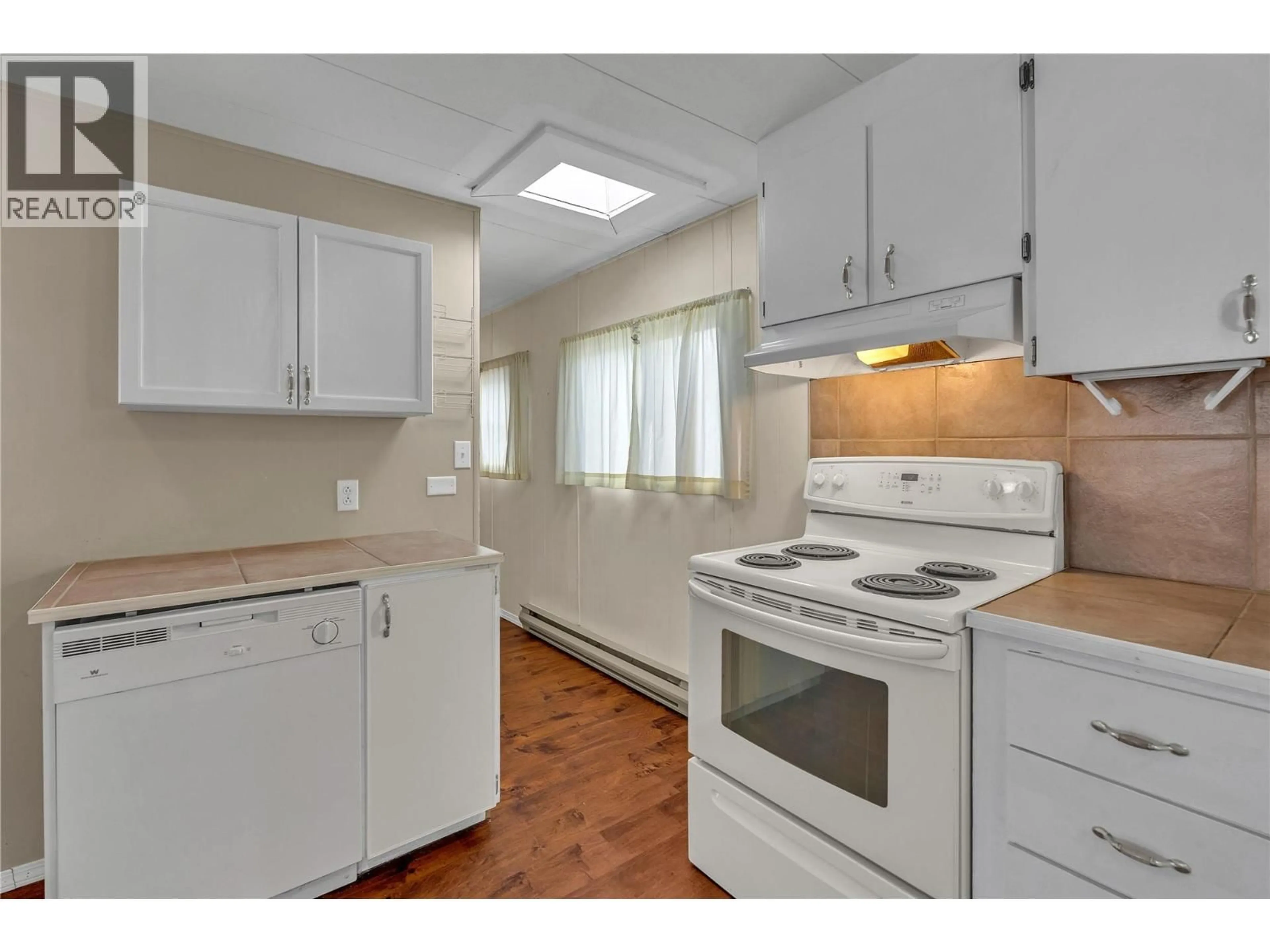Standard kitchen, unknown for 101 - 98 OKANAGAN AVENUE EAST, Penticton British Columbia V2A3J5